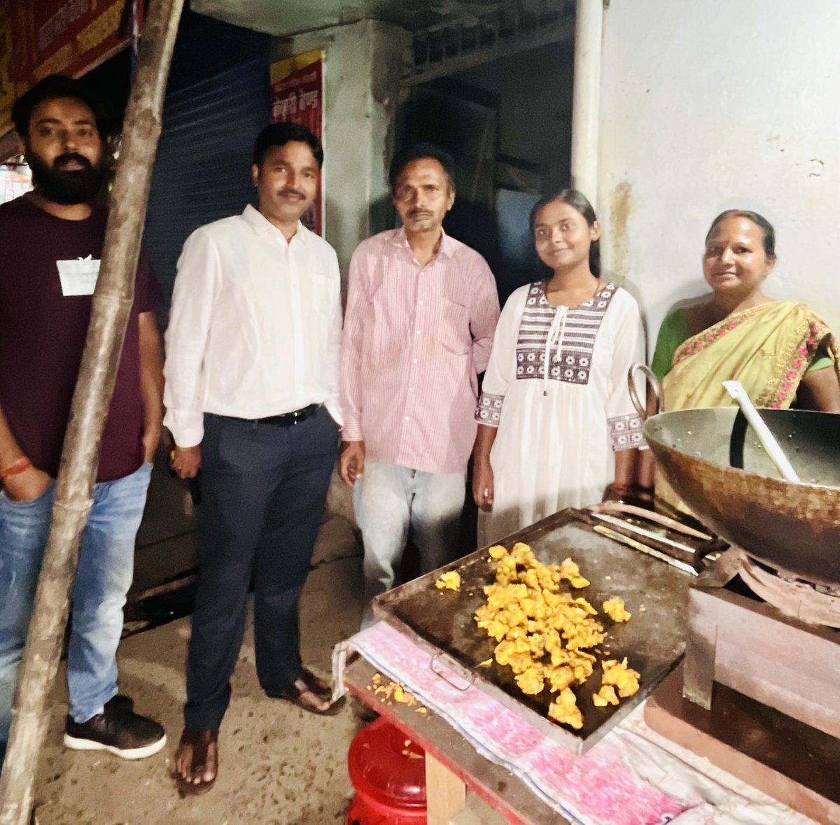 रांची की अनन्या पॉल इंटर आर्ट्स की परीक्षा में टॉपर बनी हैं। स्टेट में पांचवा और राजधानी में इन्होंने 92.4% के साथ पहला रैंक लाया है। अनन्या की मां सड़क किनारे पकौड़ी बेचती हैं। साथ ही तीन लोगों का एक छोटा सा मेस भी चलाती हैं। रांची के लेक रोड के रहने वाले अनन्या के पिता नवीन पॉल