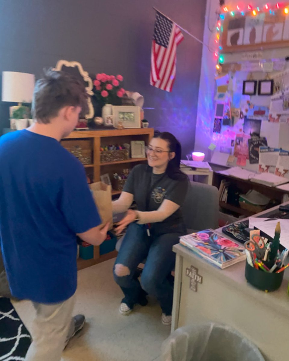 🍳 Inman students shared their culinary expertise with the Inman staff. Students helped make, fill, and deliver popcorn orders to the very grateful teachers. A <a href="/CFOzarks/">Community Foundation of the Ozarks</a> grant made this opportunity possible! 🍿