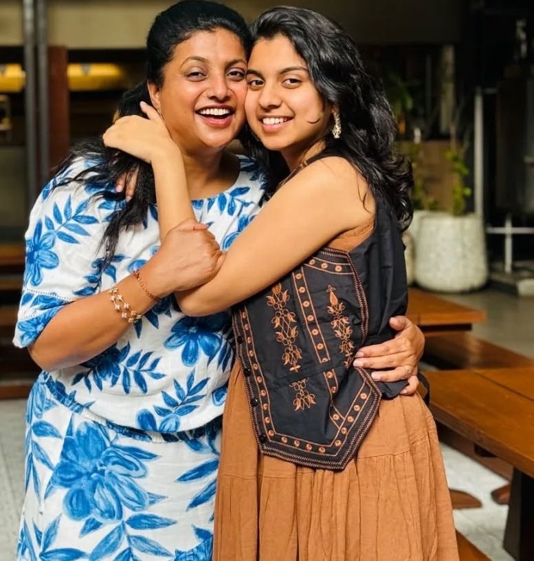 Roja Selvamani Biography TV Shows, Husband, Age, Net Worth, Daughter iiQ8