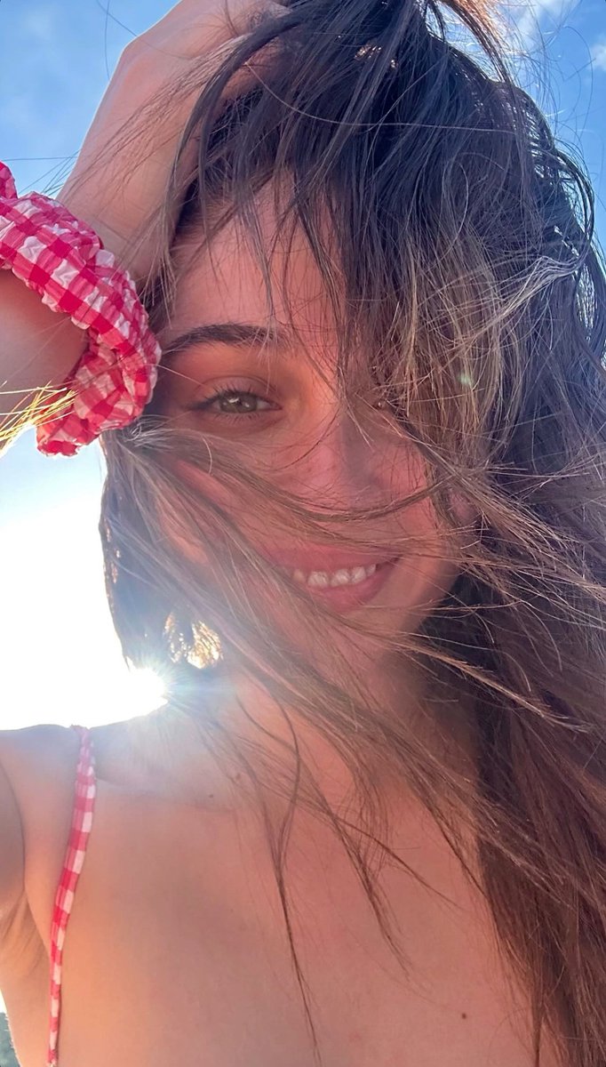 📸 #CemreBaysel via Instagram Stories