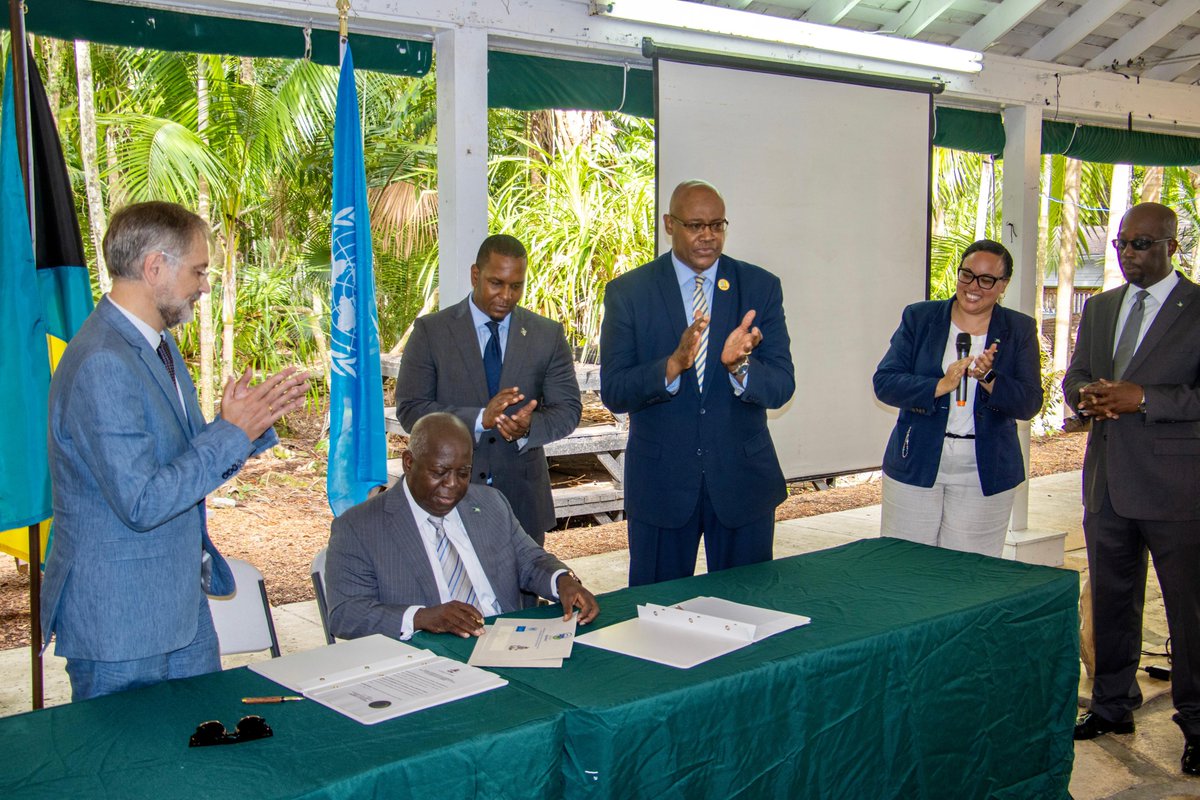 On #WorldEnvironmentDay2025 The Bahamas 🇧🇸 became the 18th State Party to the #EscazúAgreement🌿, Latin America and the Caribbean’s first environmental treaty. PM <a href="/HonPhilipEDavis/">Philip Brave Davis</a> officialized today the country’s accession in a special event in Nassau
 ➡️ bit.ly/4jCfJ4a