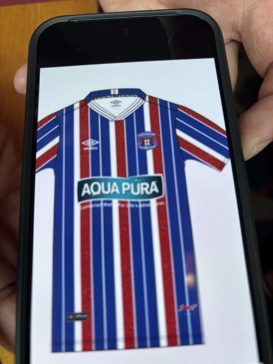 A tasty wind up sent by a friend. Unreal deckchair that to be fair. I’d prefer it the same stripe thickness as the 1997 auto windscreen away shirt. #carlisleunited