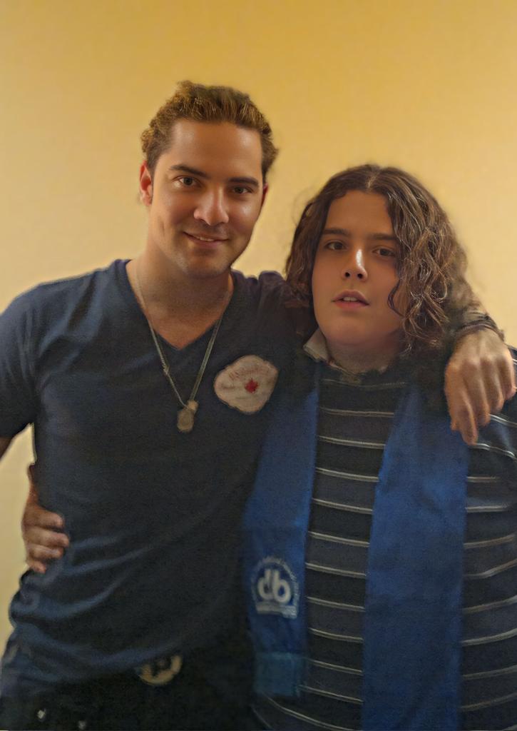 javidbastur's tweet photo. Muchísimas felicidades a mi hermano @davidbisbal salud, alegría y que la música siempre abrace tu corazón. Disfruta de este día tan especial en #Chicago haciendo lo que amas, disfrutar con tu gente encima de un escenario y dejar que tu corazón hable en cada canción. #Alwaysdb https://t.co/evtkKSEKZ8