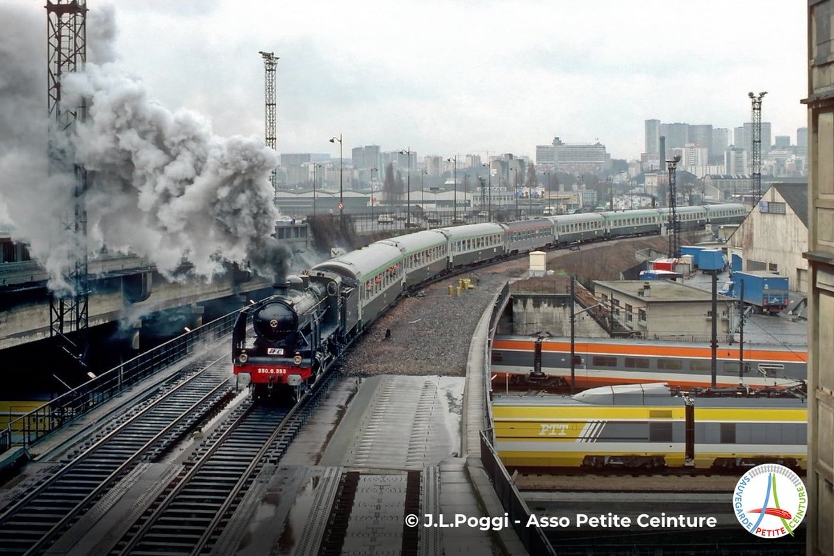 Une devinette pour cette archive de la semaine ! Ce train spécial quitte le raccordement « Nord » de la Rapée-Bercy. Il longe une gare de correspondance méconnue... Mais laquelle ?
A. Bercy-Charenton | B. Rapée-Poniatowski | C. Bercy-Ceinture 
Photo via J.L Poggi, mars 1987