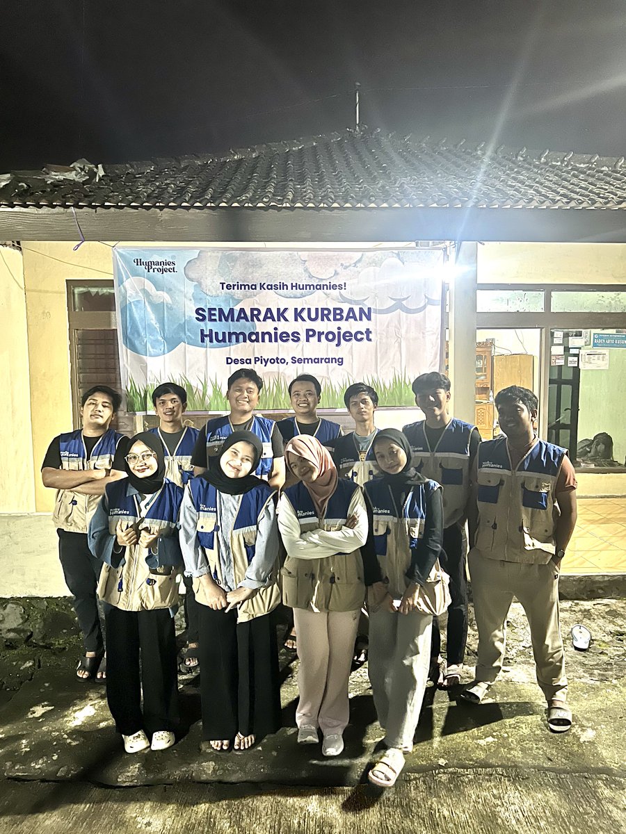 👋🏻Selamat malam dari Desa Piyoto, Kab. Semarang👋🏻

Selama 2 hari kedepan minhum bareng 12 Volunteer Humanies akan berkegiatan bersama warga!

Kasih emoticon 🔥 biar makin semangat dong!