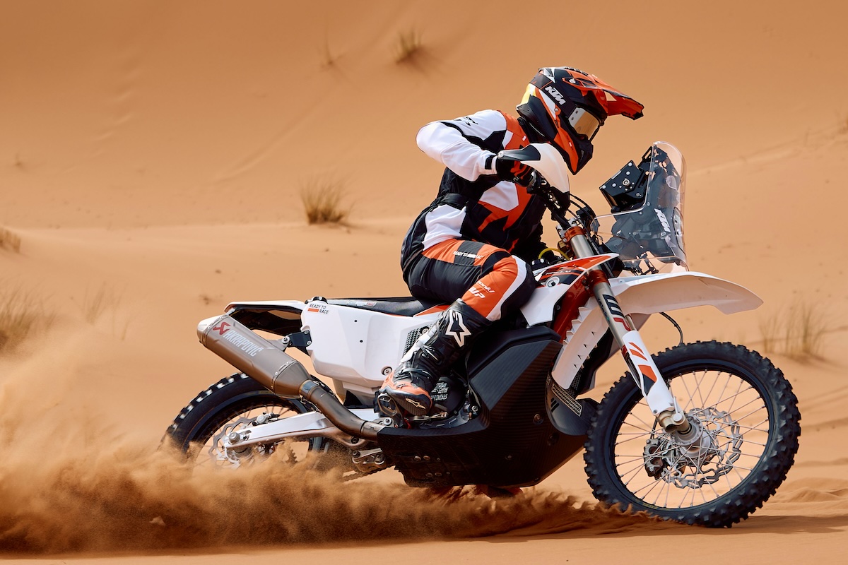 enduromagazin's tweet photo. KTM presenta la 450 Rally Réplica 2026 con 150 unidades disponibles y la 450 Rally Réplica Sanders Edition 2026, un modelo ultraexclusivo con sólo 5 unidades producidas y disponibles #ktm #emtrail #rally #enduromagazine https://t.co/QWT2xZQCqg
