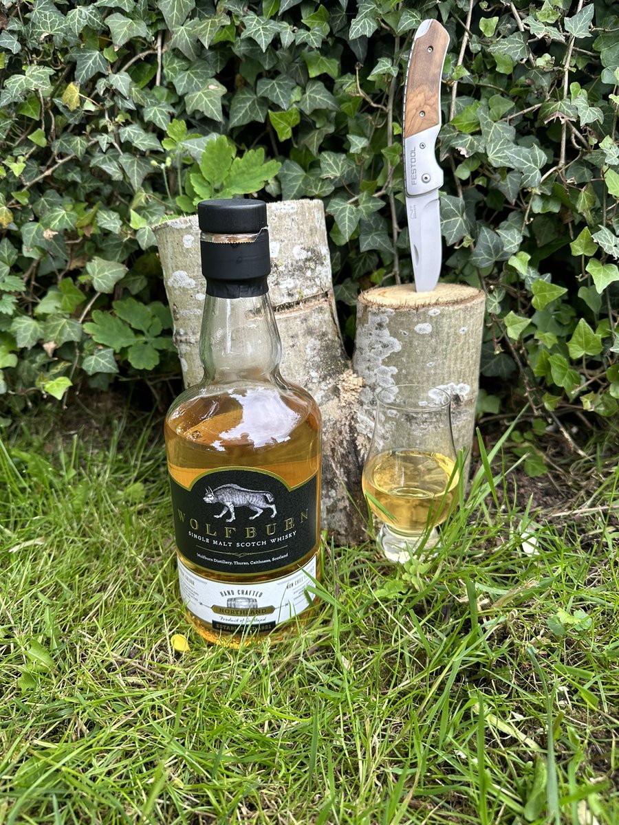 Hej hopp är inte så aktiv här sedan jag flyttat till hus. Men ikväll är det dags att testa något nytt för mig. <a href="/wolfburn_whisky/">Wolfburn</a>