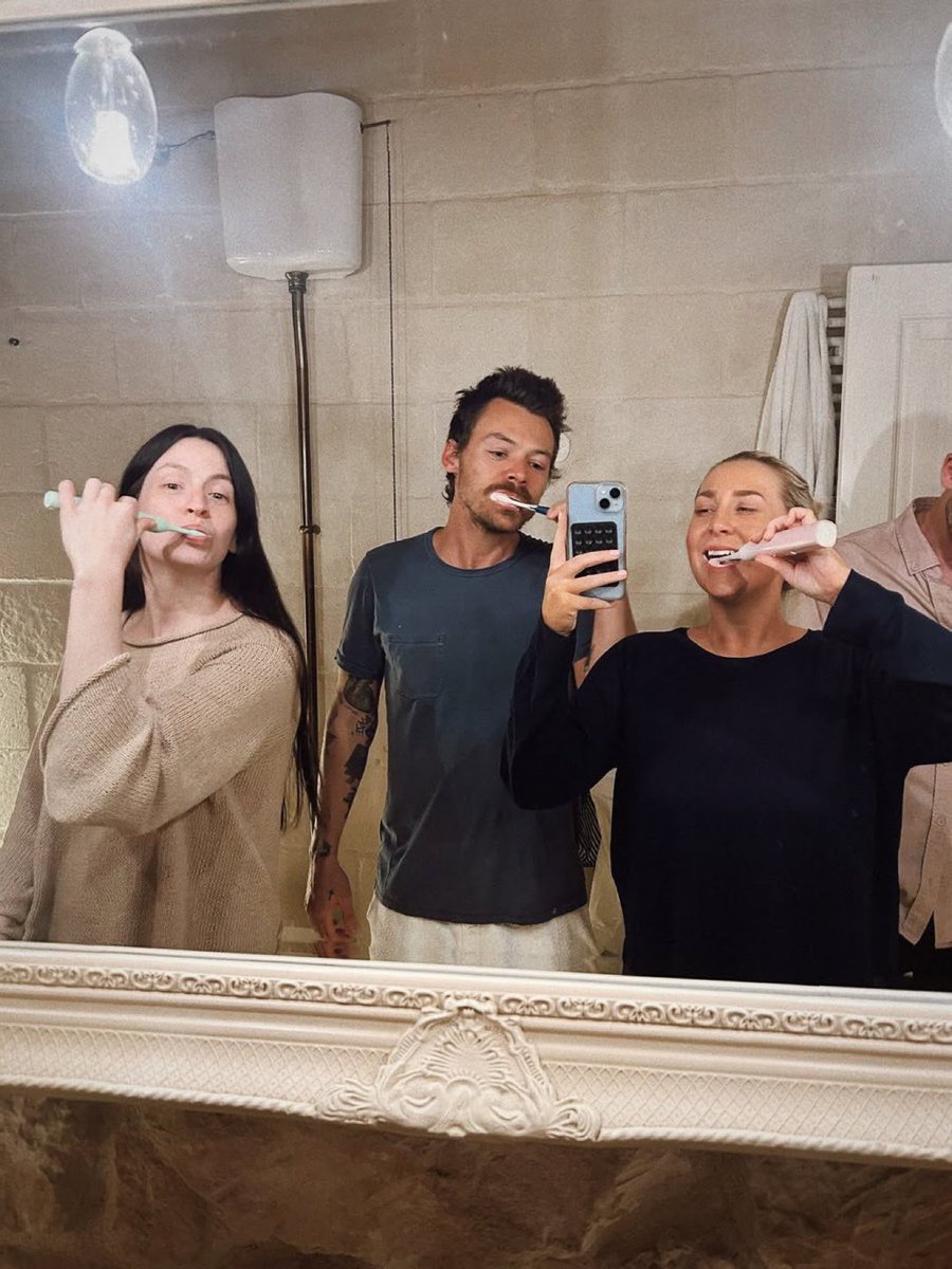 harryscowgirI's tweet image. the way my heart kinda stopped