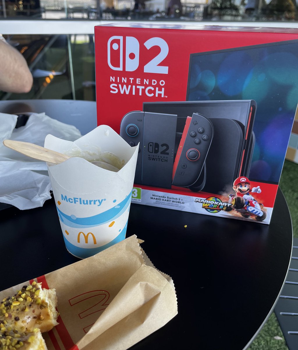 AngagaOfficial's tweet photo. Aquí ya con la novia ❤️❤️ #NintendoSwitch2 https://t.co/clwwiJsZDs