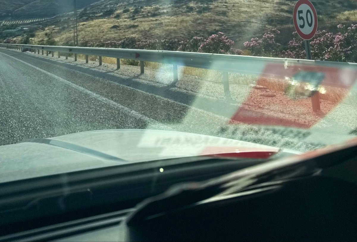 3 şerit Mersin-Antalya yolu
3 ayrı yerde fotoğraf çektim
O yerlerde yerleşim ve okul yok
Kalabalık yok- trafik yok

Ne var ?
RADAR ARABASI
HIZ SINIRI 50

Devlet, vatandaşına tuzak kurmuş

Dikkat
70 ile giderseniz 4512 TL
90 ile giderseniz 9268 TL geçiriyorlar

#arefegünü #radar