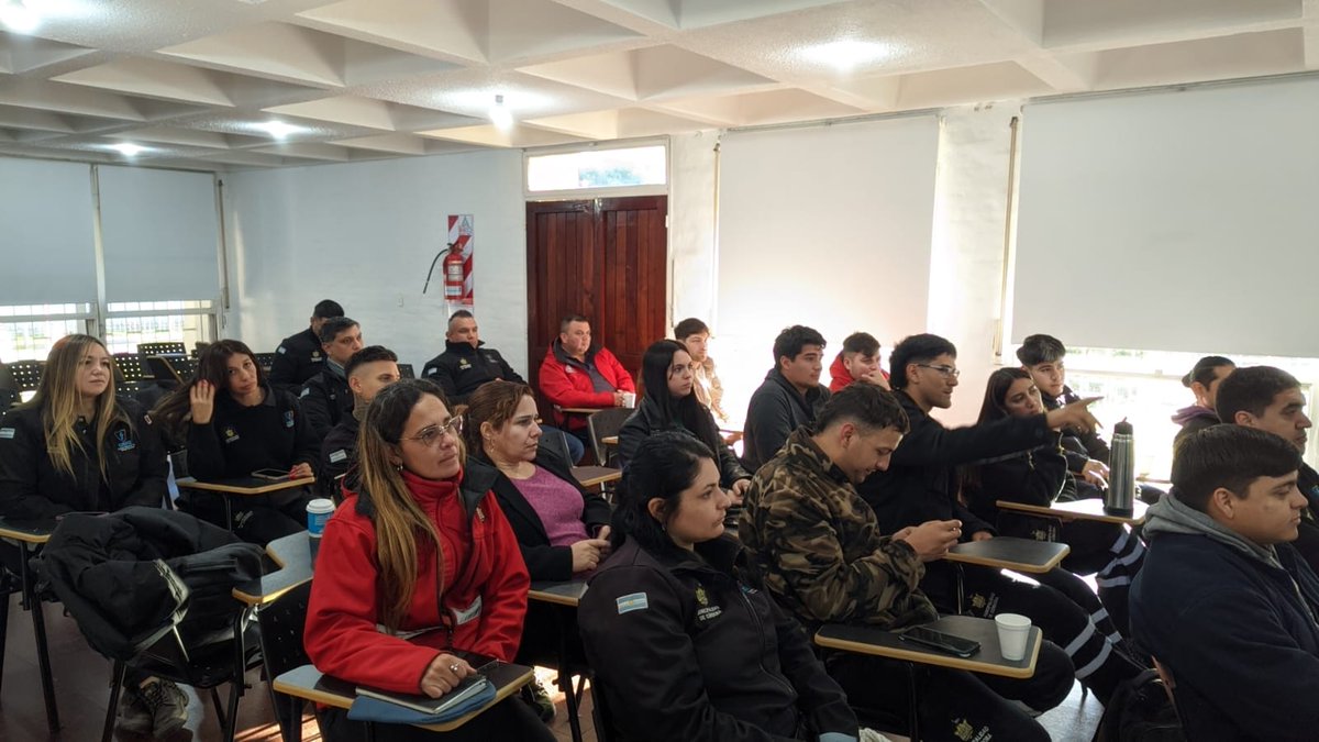 UEREmunicba's tweet photo. Agradecemos a @EpecOficial por seguir capacitando a nuestro personal, estar preparados y capacitados es fundamental para proteger a nuestros vecin@s 🤝

#CórdobaCapital 
#CórdobaMásSegura 
#CadaDíaMejor https://t.co/9dIWrxXeTZ