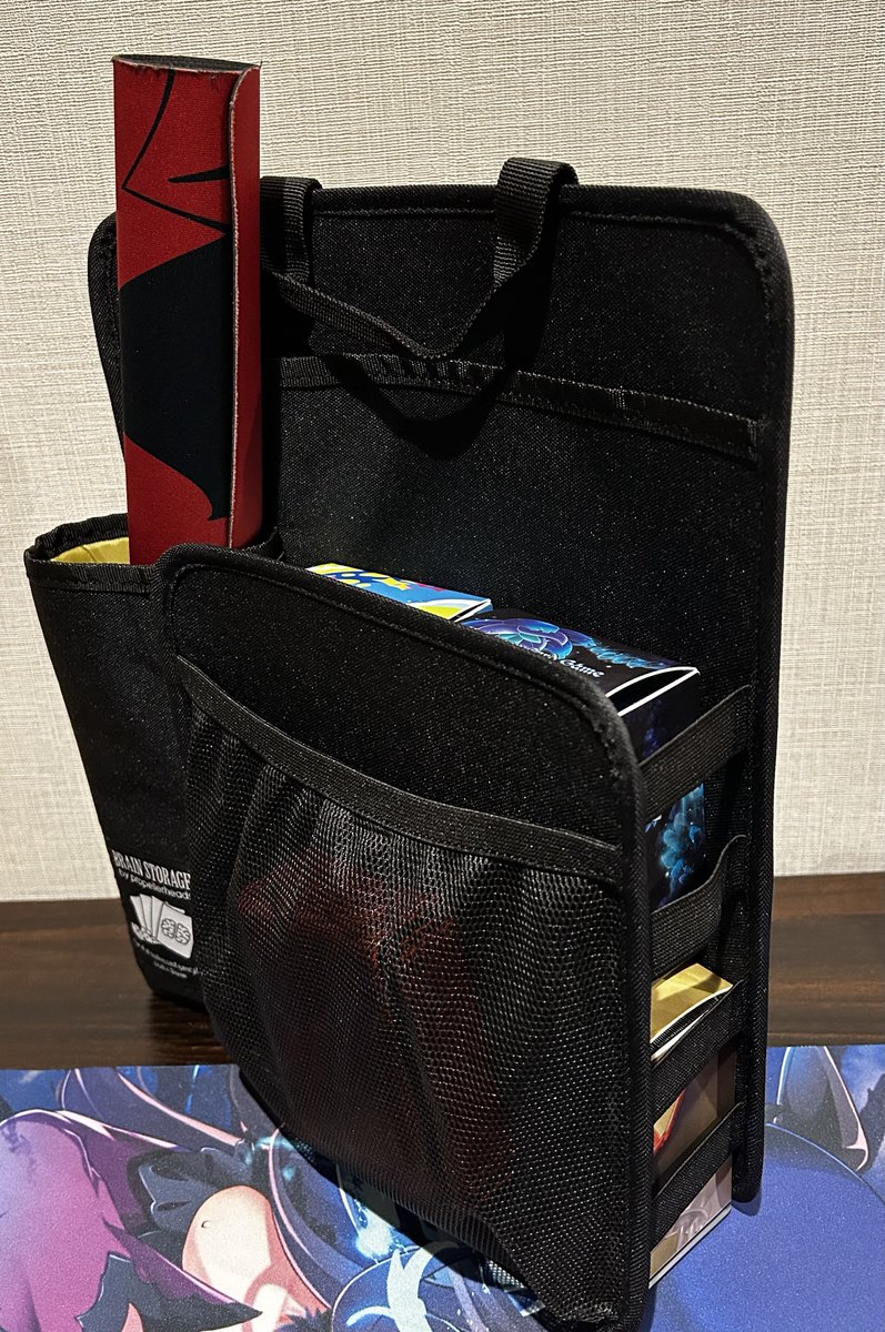 akkipcg's tweet photo. カードゲーム用のカバン探しててポケカ飯さんも紹介してたBRAIN STORAGEの3WAYトート買ってみました！

バッグインバッグにプレマやデッキを入れてそれをバッグに入れる事で中で散らからない仕組み✨

バッグ側も色んな箇所にポケットついてて使い勝手良さそう😆

 #BRAINSTORAGE https://t.co/ototW2uTgq