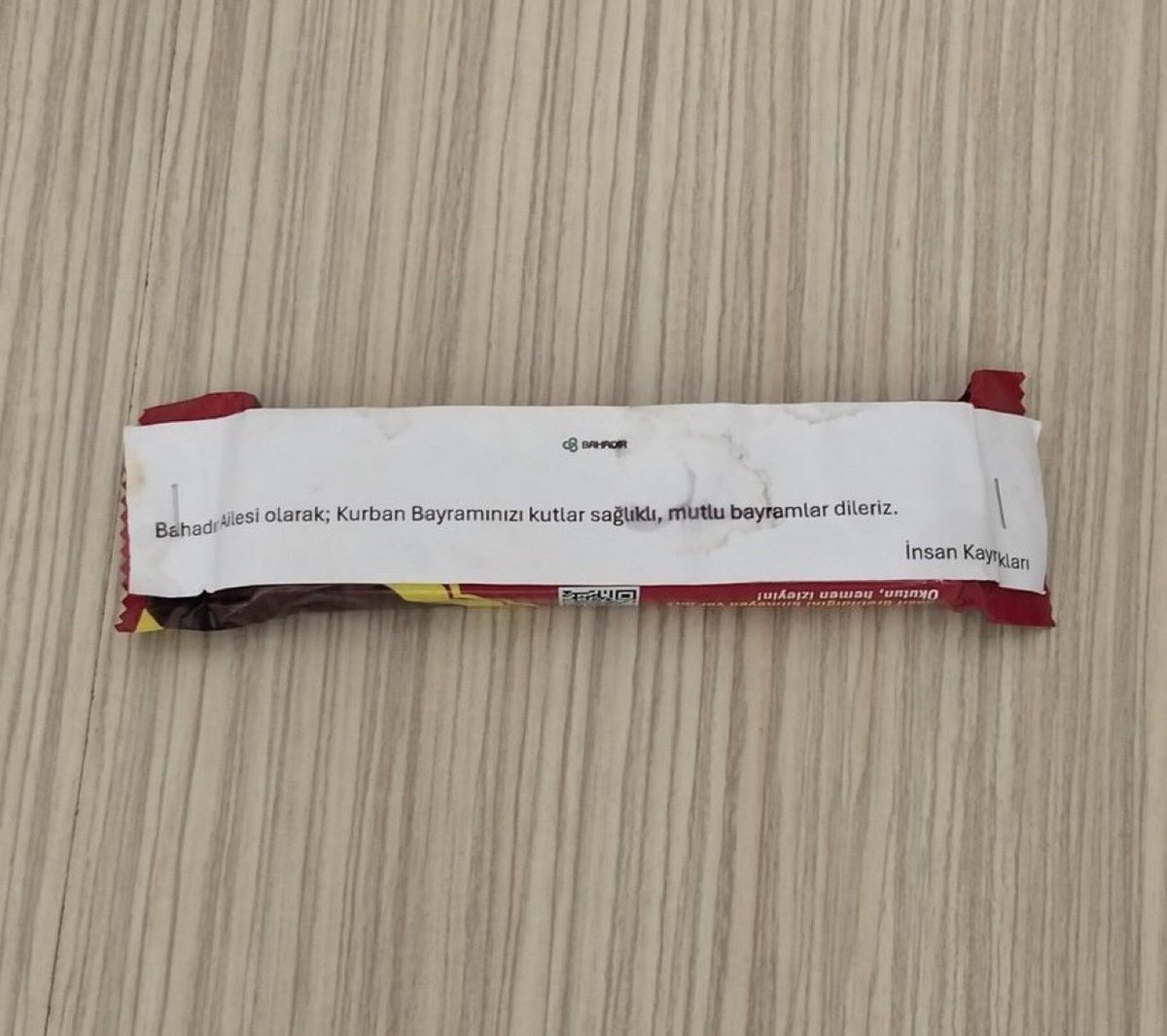 Samsun'da bir firmanın çalışanlarına verdiği bayram ikramı, sosyal medyada tartışma konusu oldu.