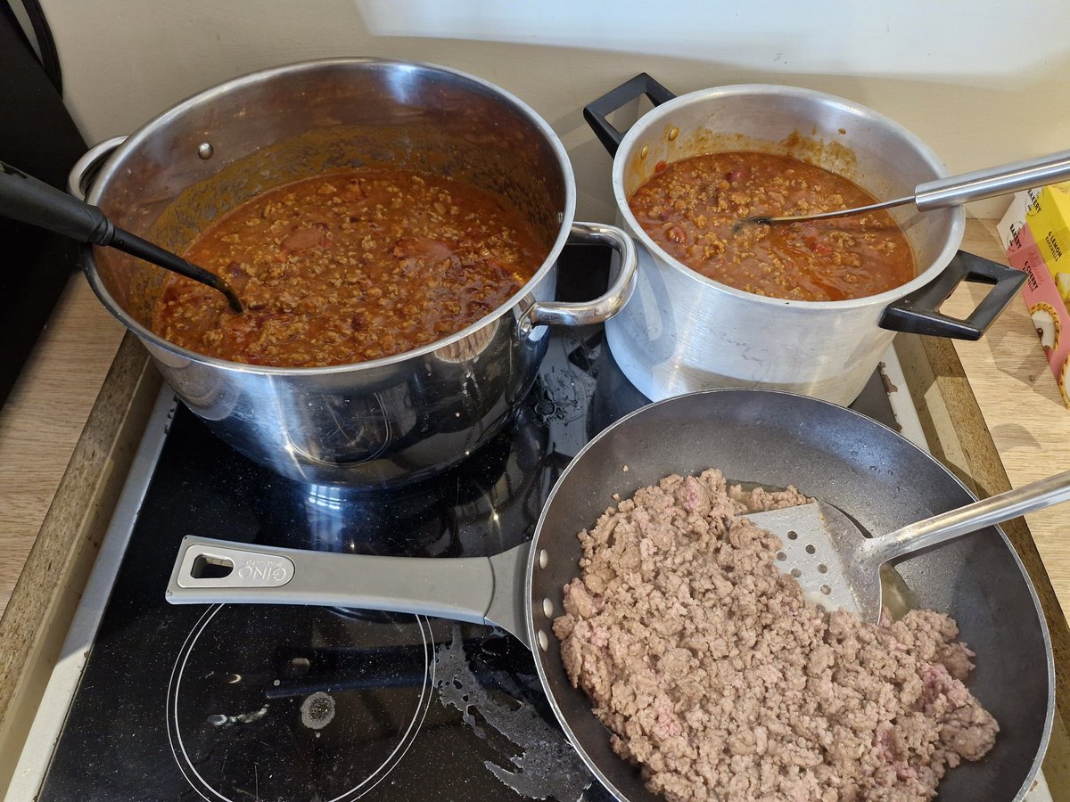 It was Chilli day at Home Farm Festival today. 

Feeding all the volunteers, getting the site ready for this weekends sold-out event. 

Looking forward to chilling in a chair, drinking some beer &amp; listening to the amazing acts on the stages 🎶🎸🎧