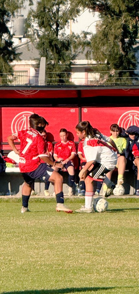 FelicitasF10's tweet photo. Debuté en Sub 14  @RiverPlateFem ❤️😍.
Hermoso partido vs @Independiente .
Cuanto lo había soñado ...
Gracias !!!
La M por mis papás Mavi y Maxi 👨‍👩‍👧 https://t.co/KPTpxQHqH1