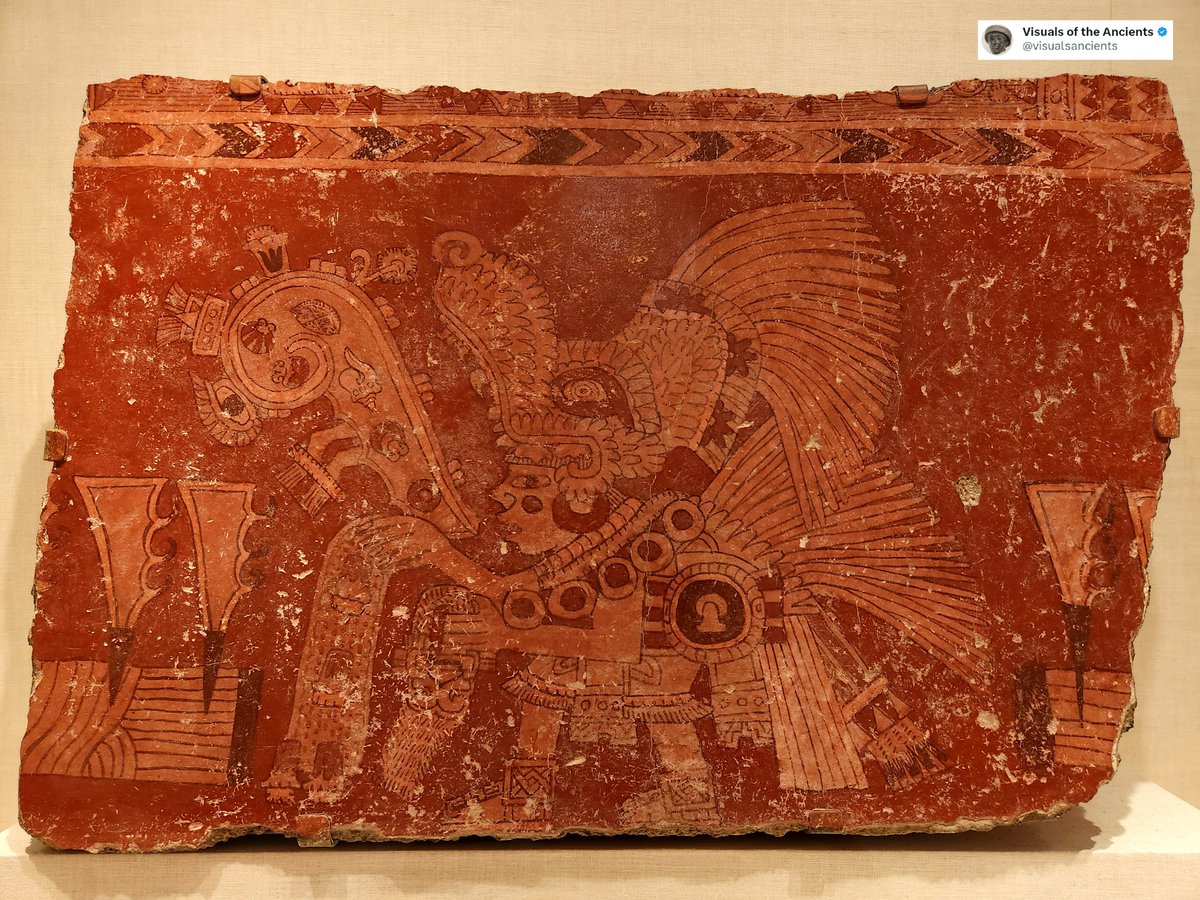 This mural fragment depicts a ritual of world renewal and was discovered in Teotihuacan, Mexico. It was made of lime plaster with mineral pigments somewhere between 500 and 600 AD.

📸 By me at The Art Institute of Chicago.

A short 🧵 below.
