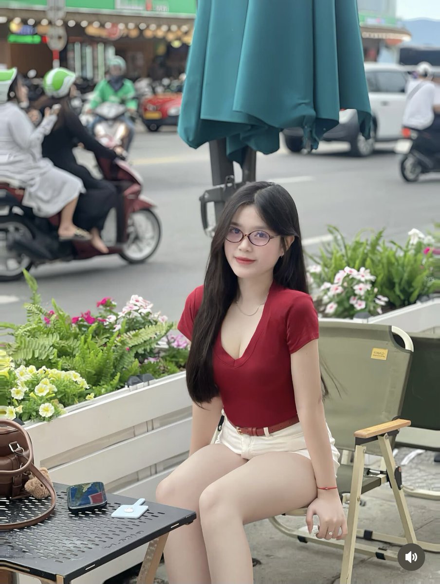 Quỳnh Như tweet media