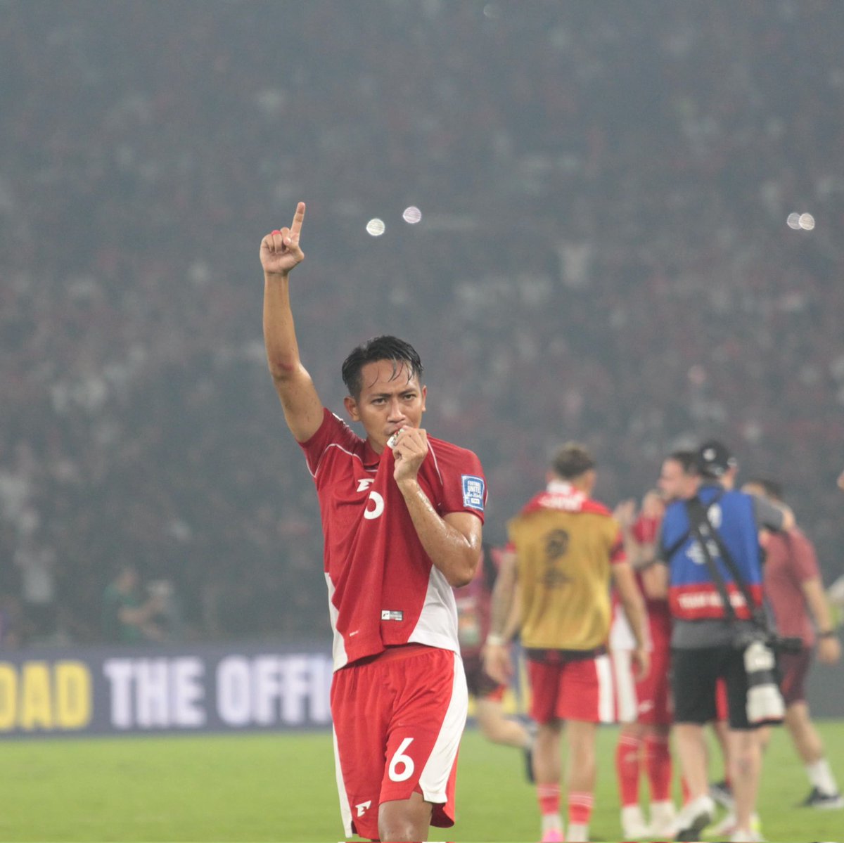 Beckham Putra tak kuasa menahan haru selepas peluit panjang dibunyikan 😢

Datang sebagai pengganti, jagoan muda Persib Bandung itu menunjukkan kelasnya pada laga pertamanya di pentas dunia 👏

Terus berkembang ETAM 🔥

#TimnasDay #Persib 
#IDNCHN #TimnasIndonesia