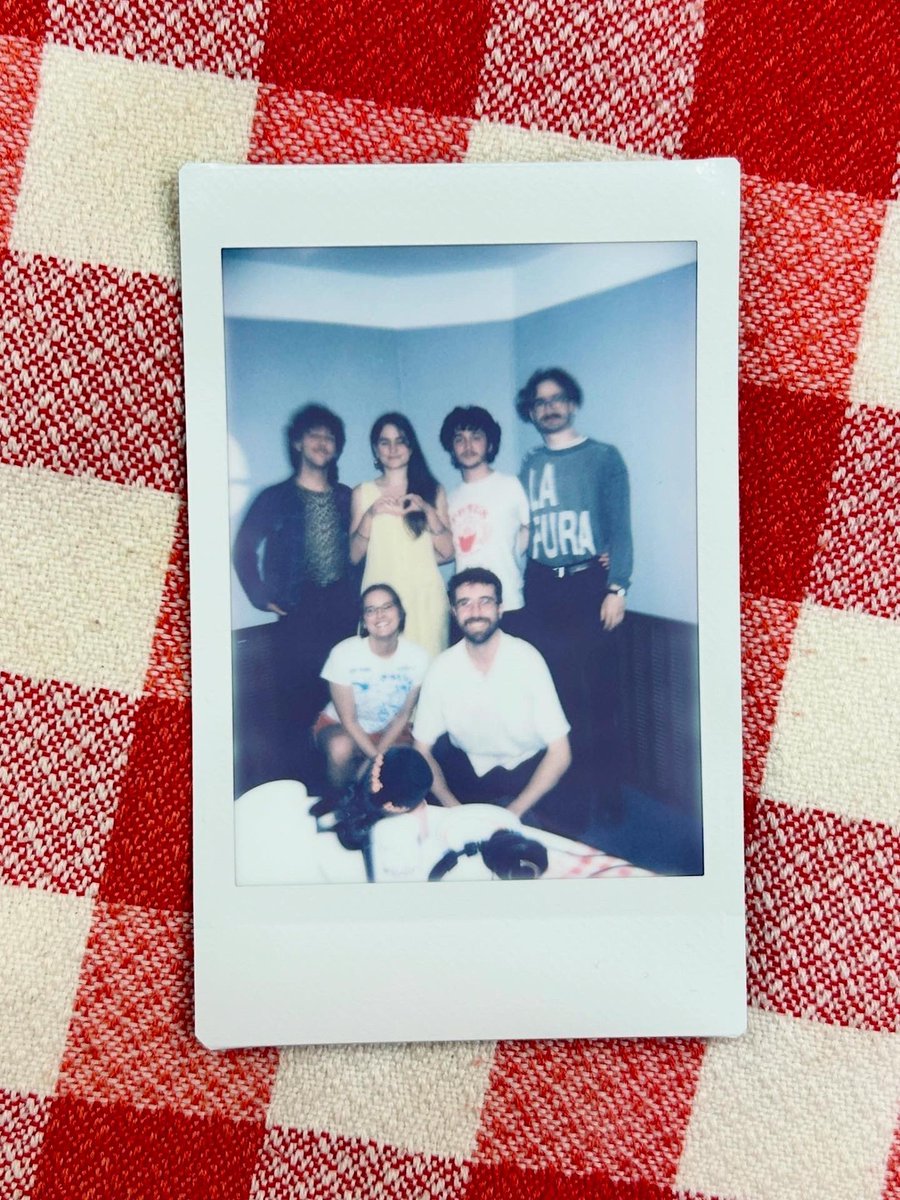 L'ESMORZAR (@esmorzem) on Twitter photo programa 40 (40 !!!) ❤️🫵 ens visiten la Xantal, el Iago, l'Artur i el Victor (primera vegada que tenim una banda de 4 al complet a l'estudi) ❤️ linktr.ee/esmorzem
<a href="/remeifresca/">Remei de Ca la Fresca</a> ens parlen del seu segon disc i ens porten un pa de pessic de l'Ayma molt molt bo 😮💨 programa 40 (40 !!!) ❤️🫵 ens visiten la Xantal, el Iago, l'Artur i el Victor (primera vegada que tenim una banda de 4 al complet a l'estudi) ❤️ linktr.ee/esmorzem
<a href="/remeifresca/">Remei de Ca la Fresca</a> ens parlen del seu segon disc i ens porten un pa de pessic de l'Ayma molt molt bo 😮💨