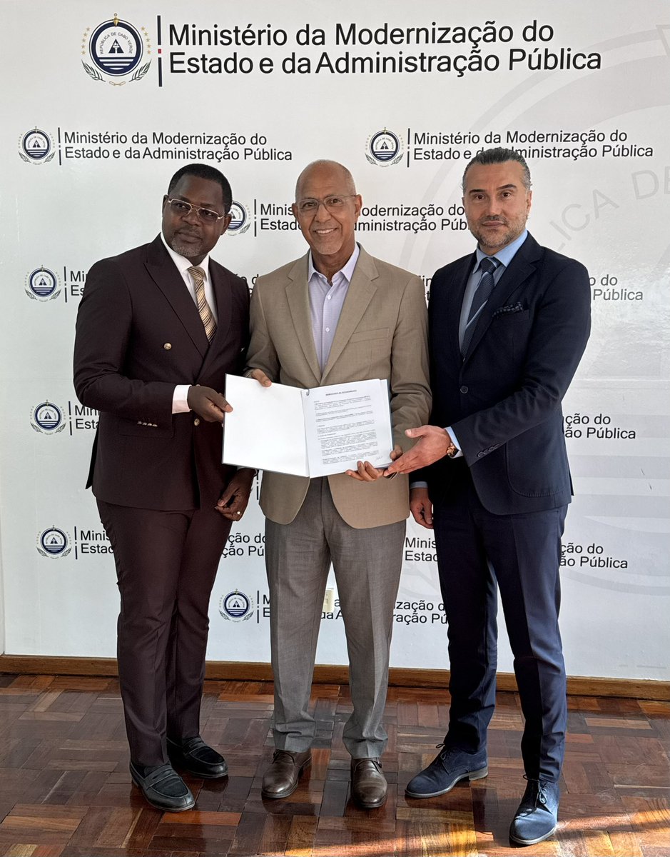 Cape Verde Yeşil Burun Adaları'na yaptığımız iş seyahati sırasında çeşitli bakanlarla istişarelerde bulunduk ve bunun sonucunda Erdemli Grubu, Yeşil Burun Adaları Devleti ile altyapı ve enerji alanlarında bir yatırım anlaşması imzaladı.
Yatırım Teşviki ve Ekonomi Bakanı
Sayın