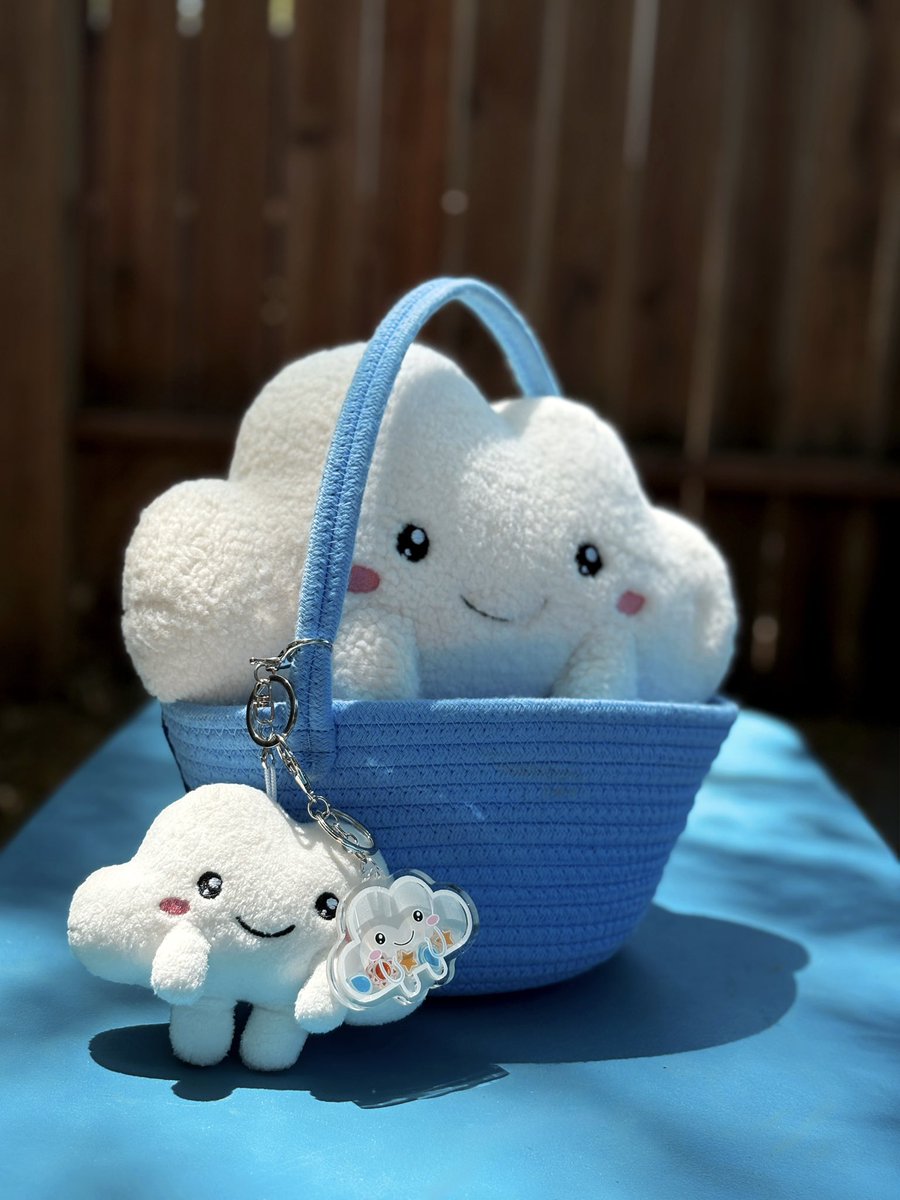thecloudproj's tweet image. Even in the storm, brighter skies can break through 💙. The Shake a Cloud Keychain is here filled with suns, stars, and raindrops ☁️✨. A pocket-sized reminder of hope and comfort. Shop now → the-cloud-project.com 
#CuteKeychains #SupportSurvivors #MissionDrivenBrand