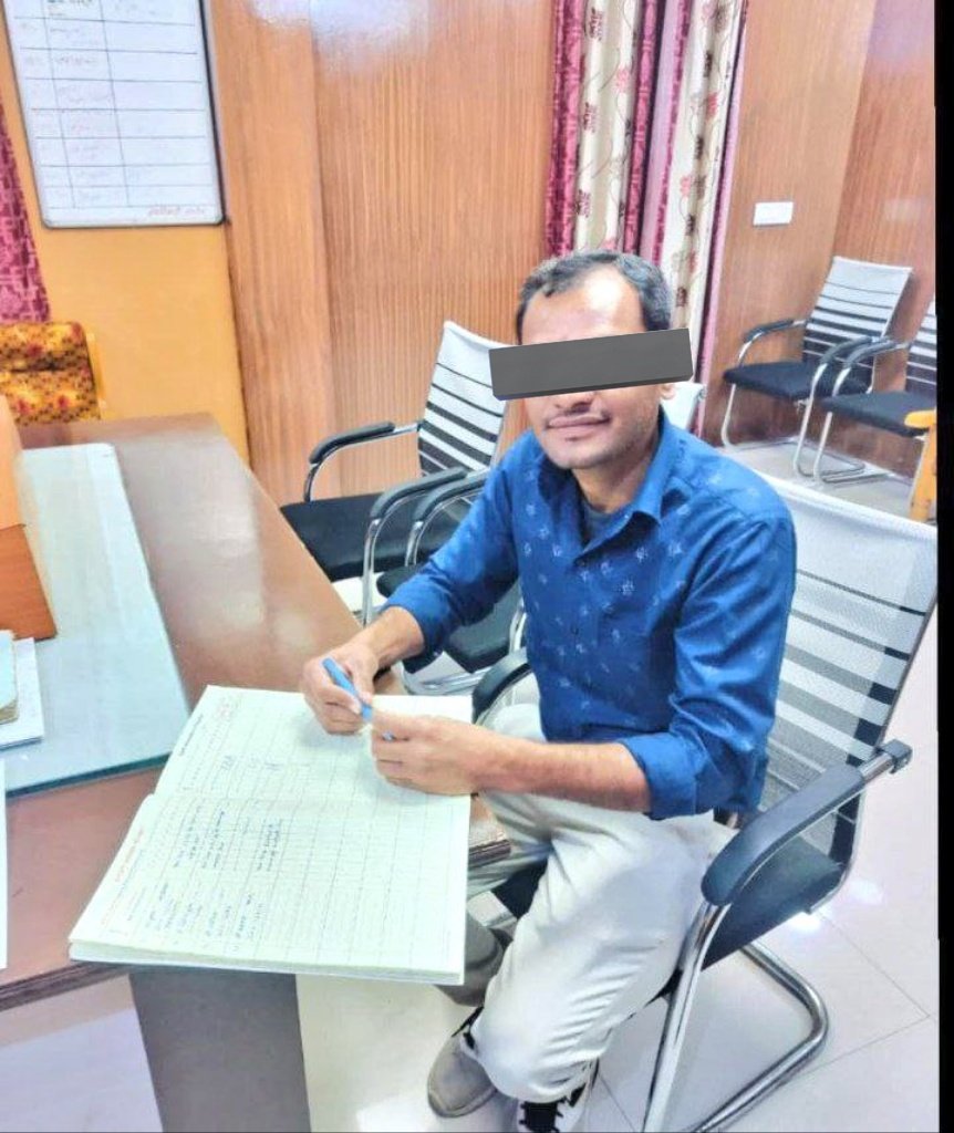 Radhe Meena (@radhemahwa) on Twitter photo नवचयनित कनिष्ठ लेखाकार श्री वजाराम जी जालौर का असामयिक निधन एक हृदयविदारक घटना है। 
29-30 मई की रात आए साइलेंट अटैक ने उनके परिवार का सबकुछ खत्म कर डाला। 
इस घोर विपत्ति में हमारा पूरा कनिष्ठ लेखाकार बैच 2024 उनकी आत्मा की शांति के लिए प्रार्थना करता है और उनके परिवार के साथ इस नवचयनित कनिष्ठ लेखाकार श्री वजाराम जी जालौर का असामयिक निधन एक हृदयविदारक घटना है। 
29-30 मई की रात आए साइलेंट अटैक ने उनके परिवार का सबकुछ खत्म कर डाला। 
इस घोर विपत्ति में हमारा पूरा कनिष्ठ लेखाकार बैच 2024 उनकी आत्मा की शांति के लिए प्रार्थना करता है और उनके परिवार के साथ इस