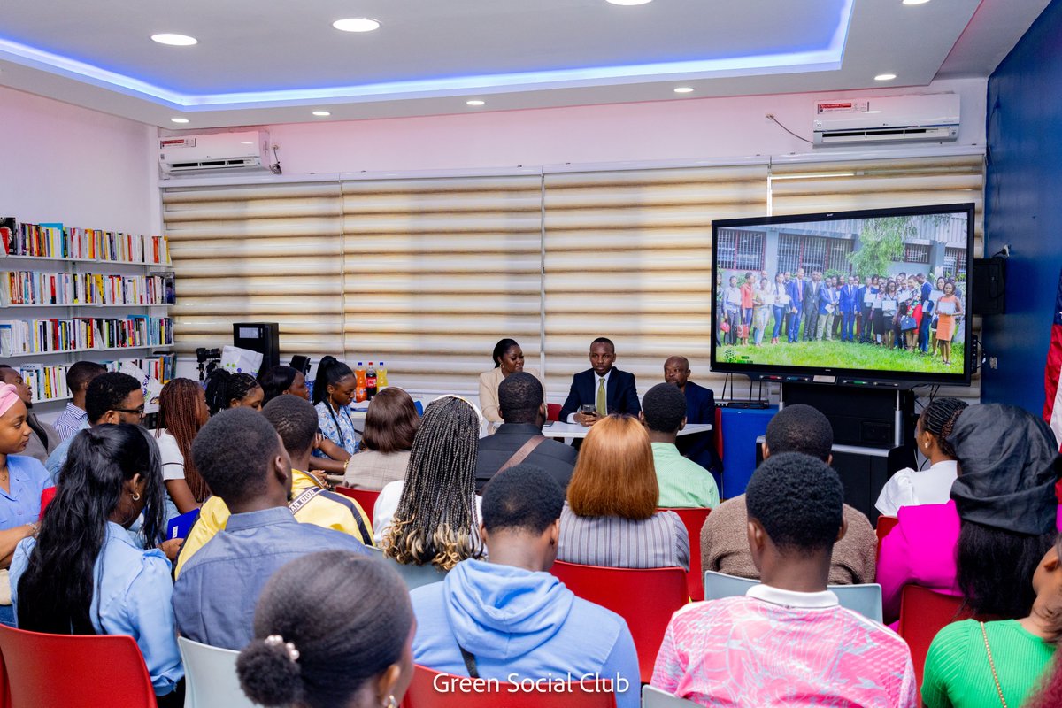 ChristianBiaya's tweet photo. 🚀 ConnectUP : Une aventure que j’ai eu la joie de lancer avec l’ingénieure Prisca Makila Biakong ! 

Le 2 avril dernier, à 06h30 du matin, nous avons tenu la toute première édition de ConnectUP à l’American Corner UPC — une initiative que je porte avec engagement au sein du Green Social Club.

Pour cette grande première, j’ai invité l’ingénieure Prisca Makila Biakong à intervenir. Elle a livré un message fort sur l’audace d’entreprendre dès l’université, la nécessité d’oser malgré les doutes, et surtout l’importance de passer à l’action.

✅ Des échanges riches et vrais
✅ Une jeunesse debout dès l’aube, prête à écouter et agir
✅ Une belle dynamique qu’on espère pérenniser

Ce post marque aussi mon retour progressif sur LinkedIn. Je reviendrai sur d’autres projets et moments marquants très bientôt !

#ConnectUP #GreenSocialClub #UPC #EntrepreneuriatJeune #Leadership #Discipline #Excellence #AmericanCornerUPC