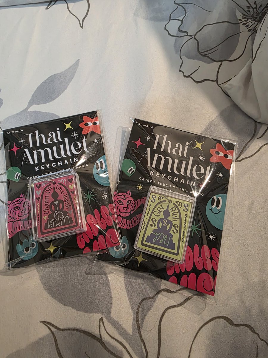 ไปเจออันนี้ที่ CTW มา พระเครื่องรุ่นพวงกุญแจ ชอบมาก ซื้อไปฝากเด็กๆ