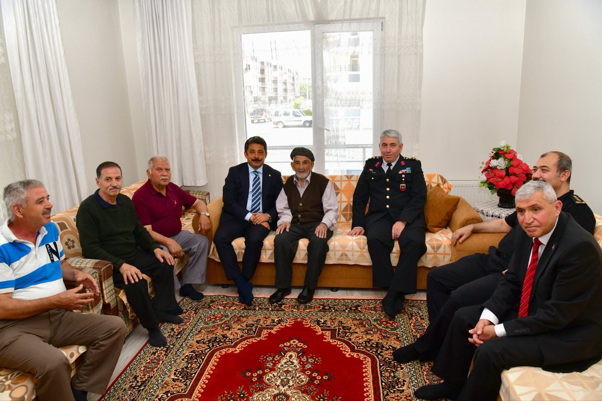 Kurban Bayramı arefesinde, İlimiz protokolü ile birlikte;

🇹🇷2009 yılında Hakkari/Çukurca'da BTÖ ile çıkan çatışmada şehadete ulaşan Şehidimiz J.Kd.Üçvş. Ferhat ERDEM,
🇹🇷1999 yılında Şırnak/Çakırsöğüt'te BTÖ ile çıkan çatışmada şehadete ulaşan Şehidimiz J.Kom.Onb. Oktay ATASOY ve