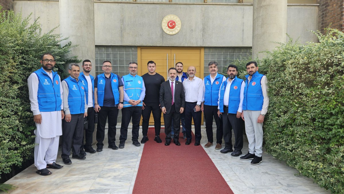 Kurban organizasyonu için Pakistan'a gelen Türkiye Diyanet Vakfı heyetine ve onlara eşlik ederek Türkiye'nin iyilik yarışına güç katan Dünya ve Avrupa şampiyonu milli güreşçimiz Rıza Kayaalp'e içten teşekkürler.
🇹🇷🇵🇰