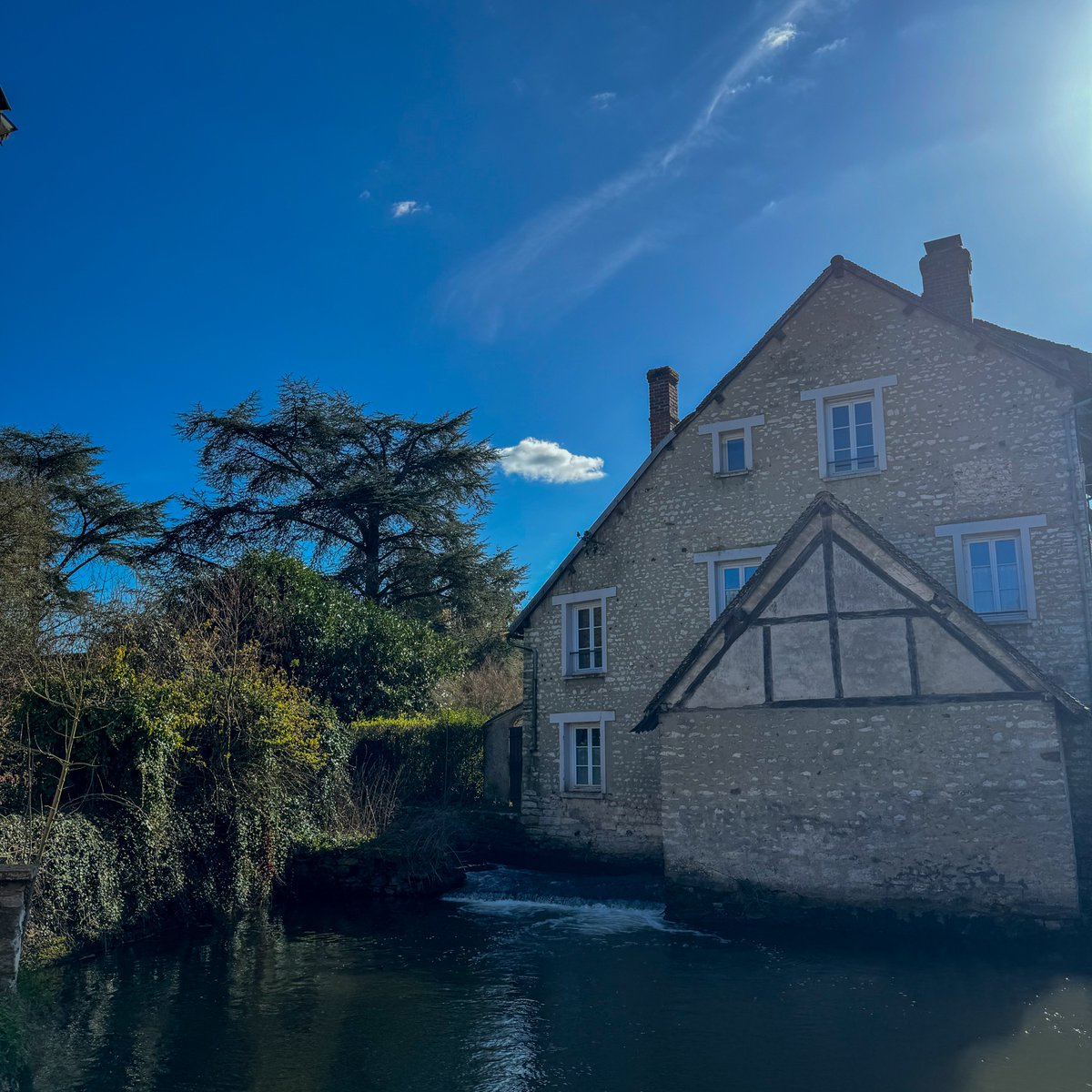 À la découverte de notre territoire : cap sur Breuilpont, entre nature et patrimoine 🌱

2e 📸 de ©Octave Benard