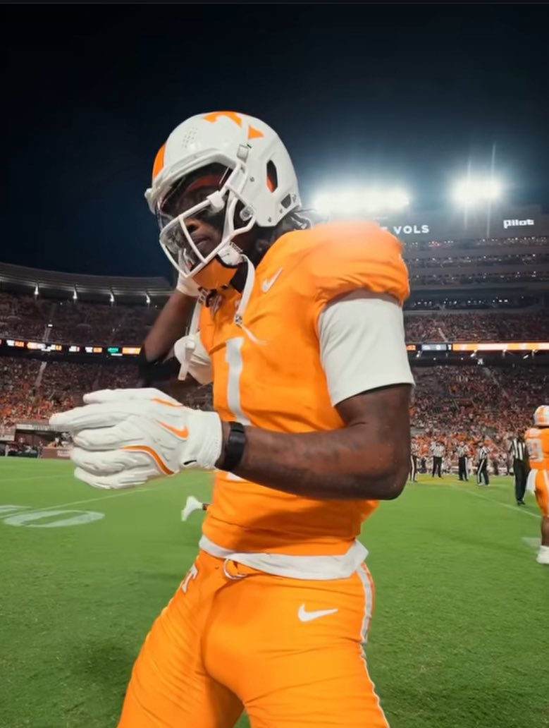 Extremely blessed to say i’ve received an offer from the University of Tennessee! #GBO <a href="/CoachTimBanks/">Tim Banks</a> <a href="/coachscott33/">Coach Charles Scott</a>