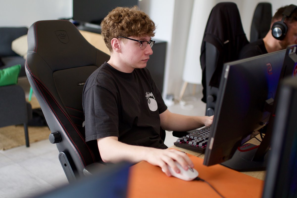 A top Polish CS2 team (😜) – <a href="/deeznutscs/">DEEZ</a> – is already preparing for the <a href="/H40S_Warsaw/">H.4.0.S</a>: TeamRush By EATON, which will take place this weekend in Warsaw. From what we've heard, they'll be fighting for 1st place there!

<a href="/mrdzinold/">MrDzinold</a>, <a href="/ewrzynxDDD/">ewrzyn</a>, <a href="/sh3nanigan111/">sh3nanigan111</a>, <a href="/aviseqq/">avis</a>, <a href="/Murlok01/">Murlok</a>
