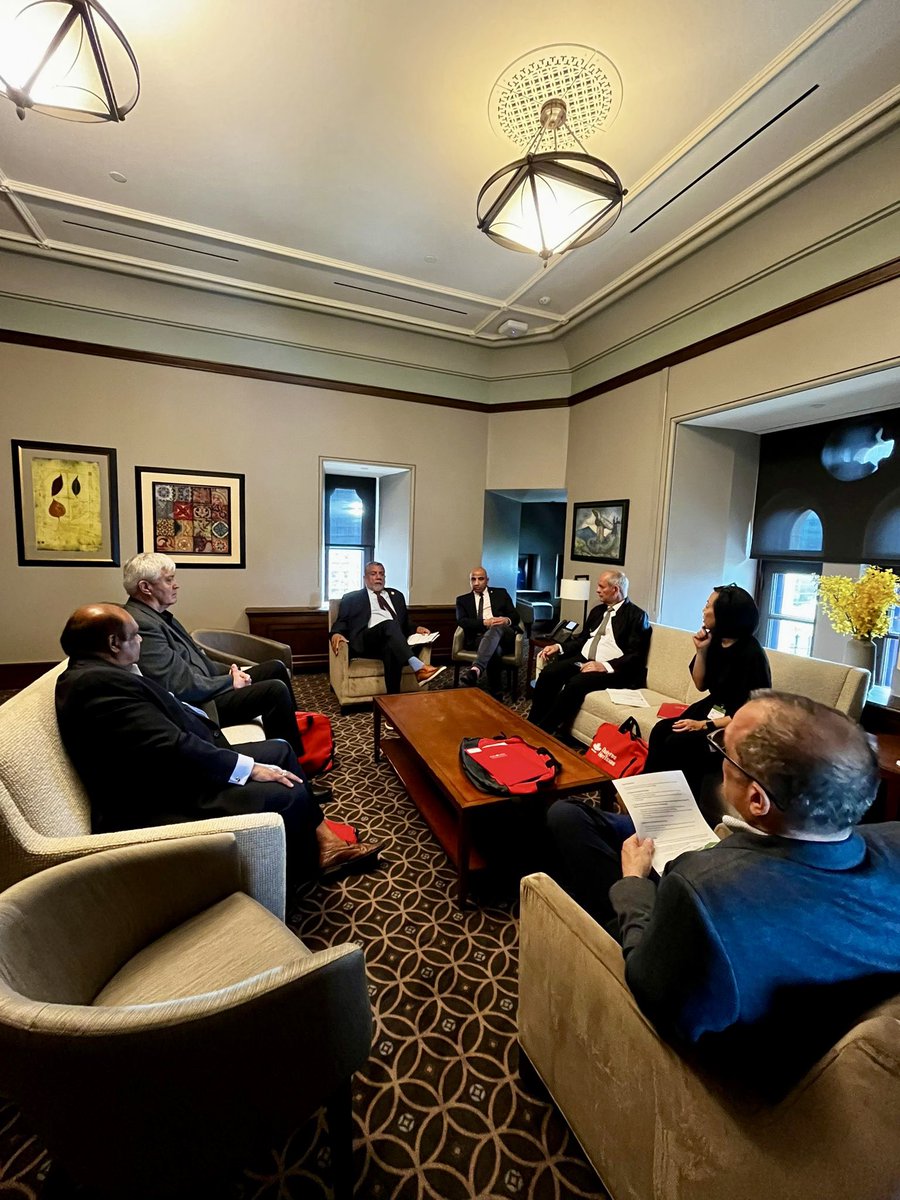 dutyfreesarnia's tweet image. Thank you @sukhdhaliwal, @pbainsy, @ernieklassen and @randeepssarai for meeting with the Canadian land border duty free association and our BC members to discuss border issues.
