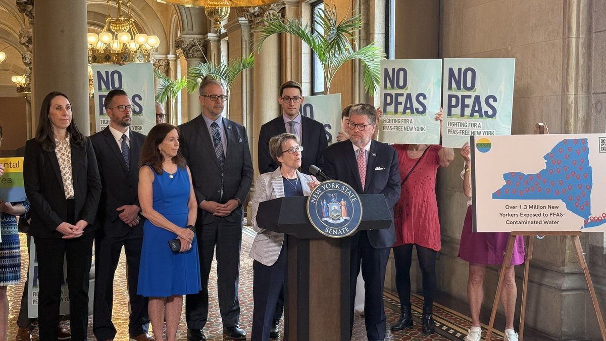 Environmental Advocates NY (@greenwatchdogny) on Twitter photo CLEAN WATER NOW: Today at the Capitol we joined legislators from both parties like <a href="/SenatorHarckham/">Senator Pete Harckham</a>, <a href="/DeborahJGlick/">(((Deborah Glick)))</a>, and <a href="/NYAssemblyBrown/">Assemblyman Keith Brown</a>, and allies like @Riverkeeper and <a href="/citizensenviro/">Citizens Campaign for the Environment</a>, to urge the Governor to protect our drinking water from PFAS contamination. CLEAN WATER NOW: Today at the Capitol we joined legislators from both parties like <a href="/SenatorHarckham/">Senator Pete Harckham</a>, <a href="/DeborahJGlick/">(((Deborah Glick)))</a>, and <a href="/NYAssemblyBrown/">Assemblyman Keith Brown</a>, and allies like @Riverkeeper and <a href="/citizensenviro/">Citizens Campaign for the Environment</a>, to urge the Governor to protect our drinking water from PFAS contamination.