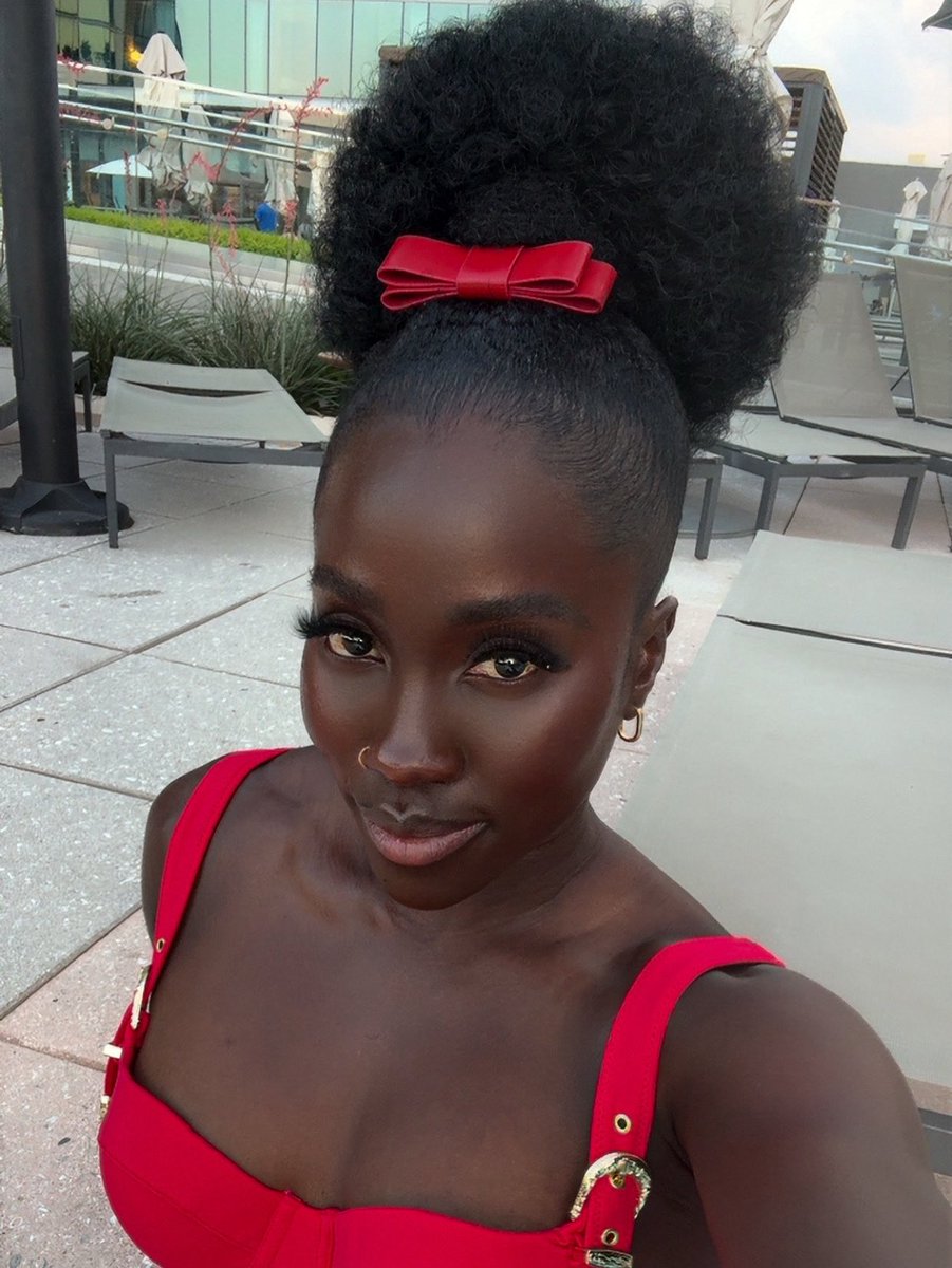 This is my fav pic of me so far, I look like a black Barbie doll 🥺