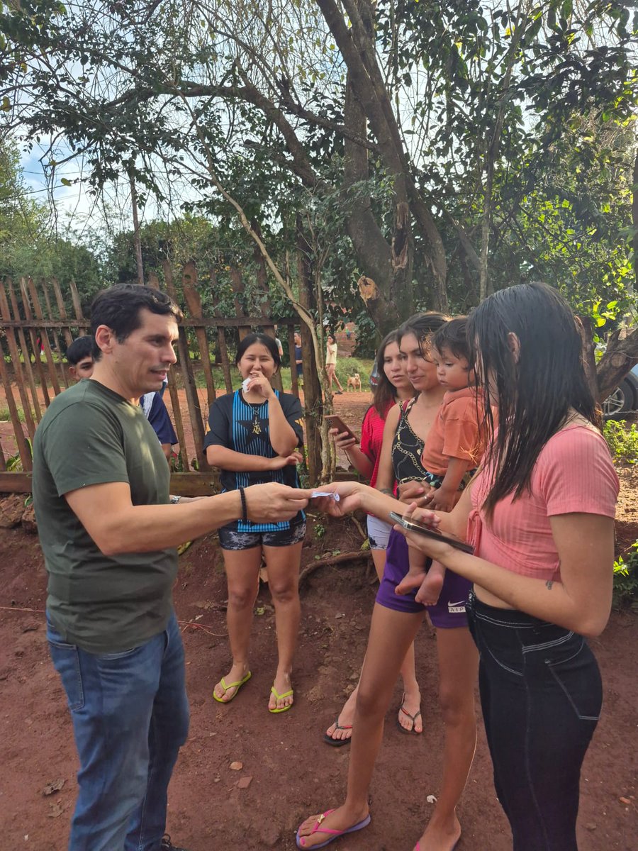 CMFuentesOk's tweet photo. Salimos a caminar con la convicción de siempre y el compromiso intacto

🗳️ Llevamos el voto del @FRdelaConcordia a cada rincón de Wanda, con la esperanza firme de seguir construyendo el futuro juntos. Gracias a cada vecino por la charla, la escucha y la fuerza
#MisionesNosImporta https://t.co/7LuzI923tm
