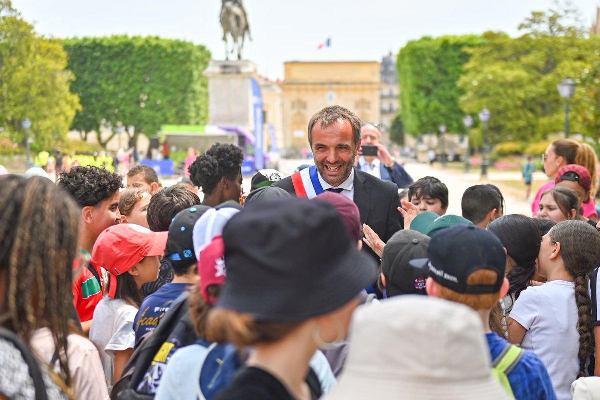 Desbains Audrey (@adesbains) on Twitter photo Aujourd’hui Montpellier a fêté ses CM2 ! Une journée pour marquer la fin de l’école primaire et célébrer le passage en 6e. Ateliers, défis, DJ, graff collectif, un cadeau (Les Misérables de V. Hugo) et une ovation pour les profs, animateurs et parents.
<a href="/MDelafosse/">Michaël Delafosse</a> <a href="/acmontpellier/">Académie Montpellier</a> Aujourd’hui Montpellier a fêté ses CM2 ! Une journée pour marquer la fin de l’école primaire et célébrer le passage en 6e. Ateliers, défis, DJ, graff collectif, un cadeau (Les Misérables de V. Hugo) et une ovation pour les profs, animateurs et parents.
<a href="/MDelafosse/">Michaël Delafosse</a> <a href="/acmontpellier/">Académie Montpellier</a>