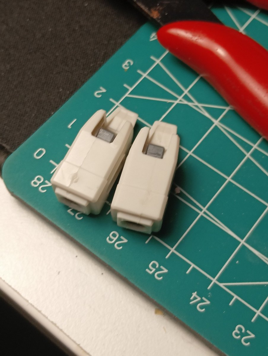 DeptlessTable's tweet image. Late night building