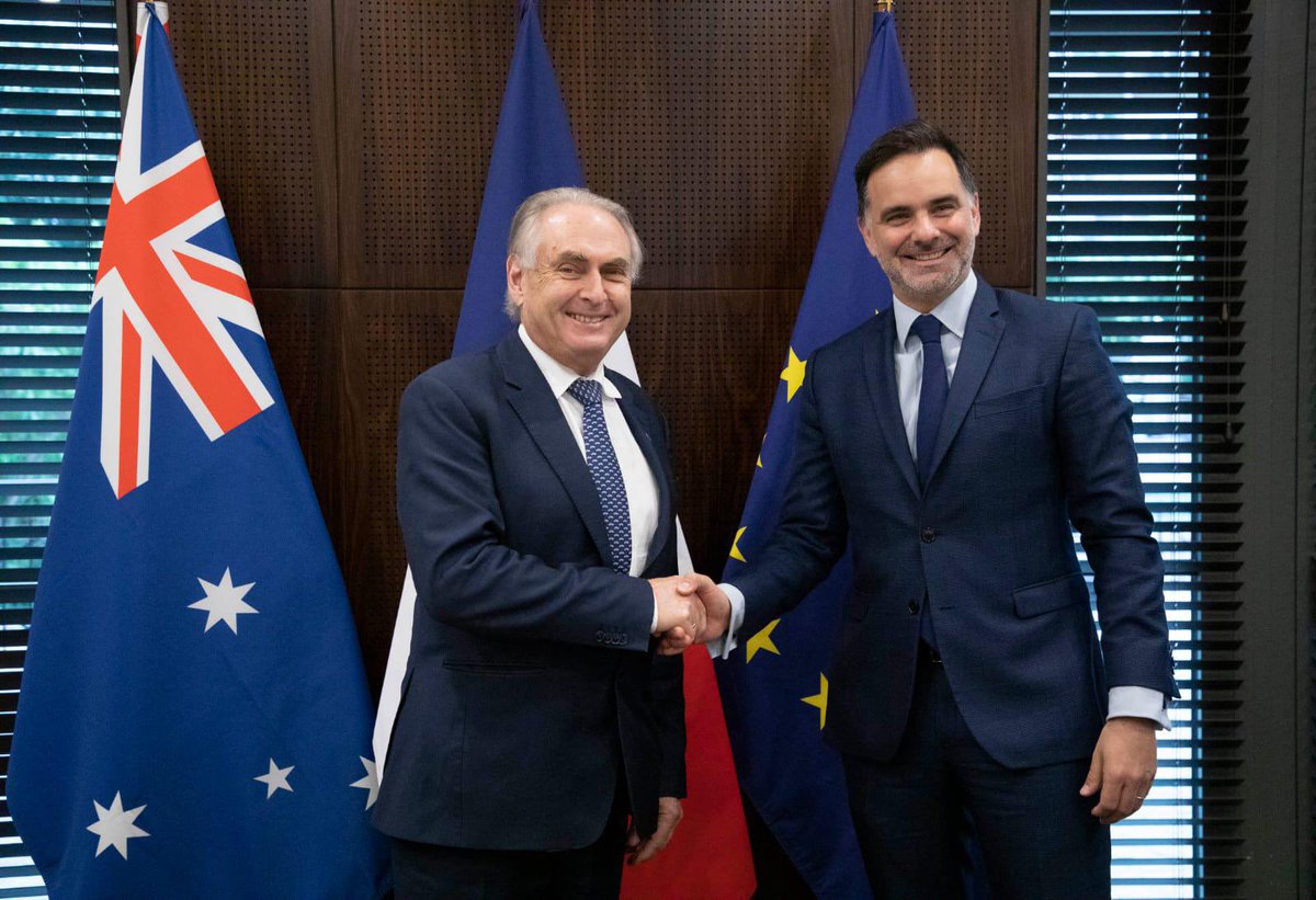 AusAmbFR's tweet image. L'🇦🇺 et la 🇫🇷 s'engagent en faveur d'un commerce ouvert, prospère et réglementé. Le ministre australien du Commerce et du Tourisme Don Farrell et @LaurentSMartin ont réaffirmé ce principe aujourd'hui ainsi que notre forte coopération dans le cadre de la #FranceAustraliaRoadmap.