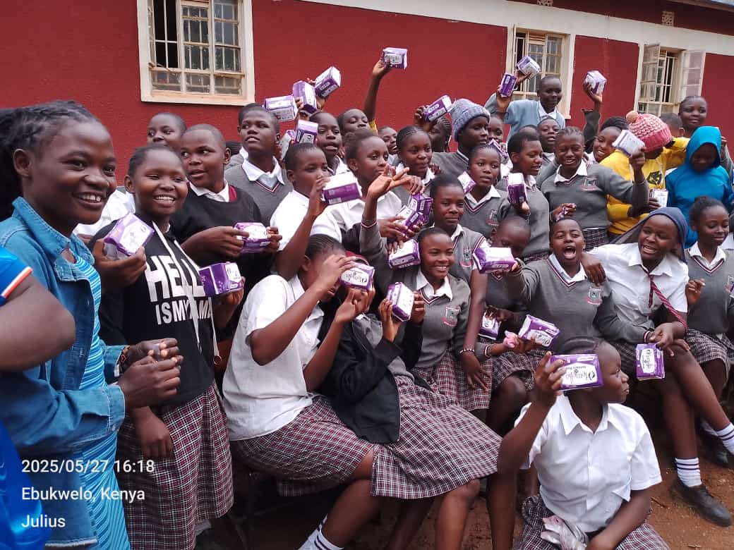 VihigaSnetwork's tweet photo. As part of community service, @VihigaSnetwork  was privileged to conduct a pad donation and mentorship exercise at St Nicholas Ebukhuliti primary school.
A total 200 girls and 135 boys benefited.
@charlruto
@ACSAP_K 
Indeed mbele iko sawa https://t.co/91KZ72MH2e
