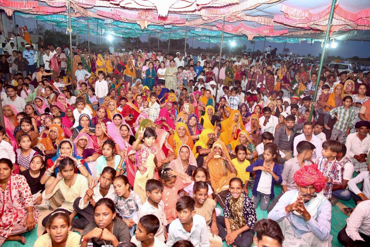 Sachin Pilot (@sachinpilot) on Twitter photo рдЧреНрд░рд╛.рдк. рд▓рд╡рд╛рджрд░ рдореЗрдВ рдЧреНрд░рд╛рдорд╡рд╛рд╕рд┐рдпреЛрдВ рд╕реЗ рд╕рдВрд╡рд╛рдж рдХрд░ рдХреНрд╖реЗрддреНрд░ рдХреЗ рд╡рд┐рдХрд╛рд╕ рдХреЗ рдореБрджреНрджреЛрдВ рдкрд░ рдЪрд░реНрдЪрд╛ рд╡ рд╕реБрдирд╡рд╛рдИ рдХреАред рд╕рд╛рде рд╣реА, рдЖрдпреЛрдЬрд┐рдд рджреЗрд╡рдирд╛рд░рд╛рдпрдг рднрдЧрд╡рд╛рди рдХреА рдореВрд░реНрддрд┐ рдХреА рдкреНрд░рд╛рдг рдкреНрд░рддрд┐рд╖реНрдард╛ рд╕рдорд╛рд░реЛрд╣ рдореЗрдВ рд╕рдореНрдорд┐рд▓рд┐рдд рд╣реБрдЖред рдЧреНрд░рд╛.рдк. рд▓рд╡рд╛рджрд░ рдореЗрдВ рдЧреНрд░рд╛рдорд╡рд╛рд╕рд┐рдпреЛрдВ рд╕реЗ рд╕рдВрд╡рд╛рдж рдХрд░ рдХреНрд╖реЗрддреНрд░ рдХреЗ рд╡рд┐рдХрд╛рд╕ рдХреЗ рдореБрджреНрджреЛрдВ рдкрд░ рдЪрд░реНрдЪрд╛ рд╡ рд╕реБрдирд╡рд╛рдИ рдХреАред рд╕рд╛рде рд╣реА, рдЖрдпреЛрдЬрд┐рдд рджреЗрд╡рдирд╛рд░рд╛рдпрдг рднрдЧрд╡рд╛рди рдХреА рдореВрд░реНрддрд┐ рдХреА рдкреНрд░рд╛рдг рдкреНрд░рддрд┐рд╖реНрдард╛ рд╕рдорд╛рд░реЛрд╣ рдореЗрдВ рд╕рдореНрдорд┐рд▓рд┐рдд рд╣реБрдЖред