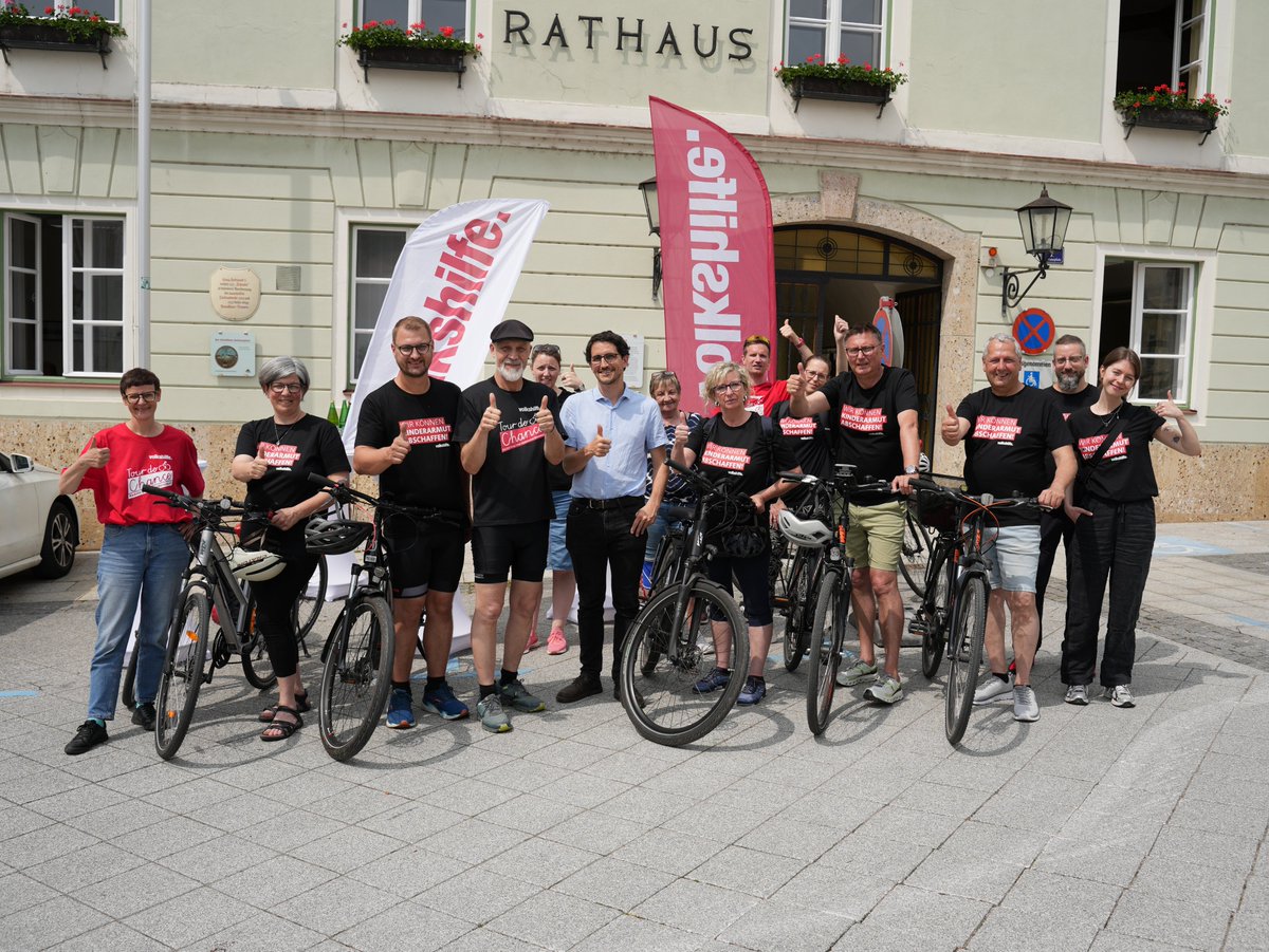 Volkshilfe Österreich (@volkshilfe) on Twitter photo 🚴♀️ Niederösterreich hat gezeigt, wie’s geht!
Von Amstetten bis Scheibbs – wir waren mit der #TourDeChance unterwegs.
42.000 Kinder im Bundesland leben in Armut oder Ausgrenzung. Wir sagen: Kein Kind darf zurückgelassen werden. #KinderarmutAbschaffen #Volkshilfe 🚴♀️ Niederösterreich hat gezeigt, wie’s geht!
Von Amstetten bis Scheibbs – wir waren mit der #TourDeChance unterwegs.
42.000 Kinder im Bundesland leben in Armut oder Ausgrenzung. Wir sagen: Kein Kind darf zurückgelassen werden. #KinderarmutAbschaffen #Volkshilfe