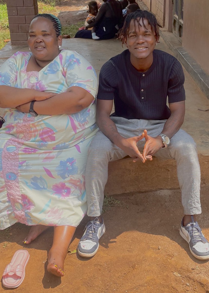 Chills with mama❤️