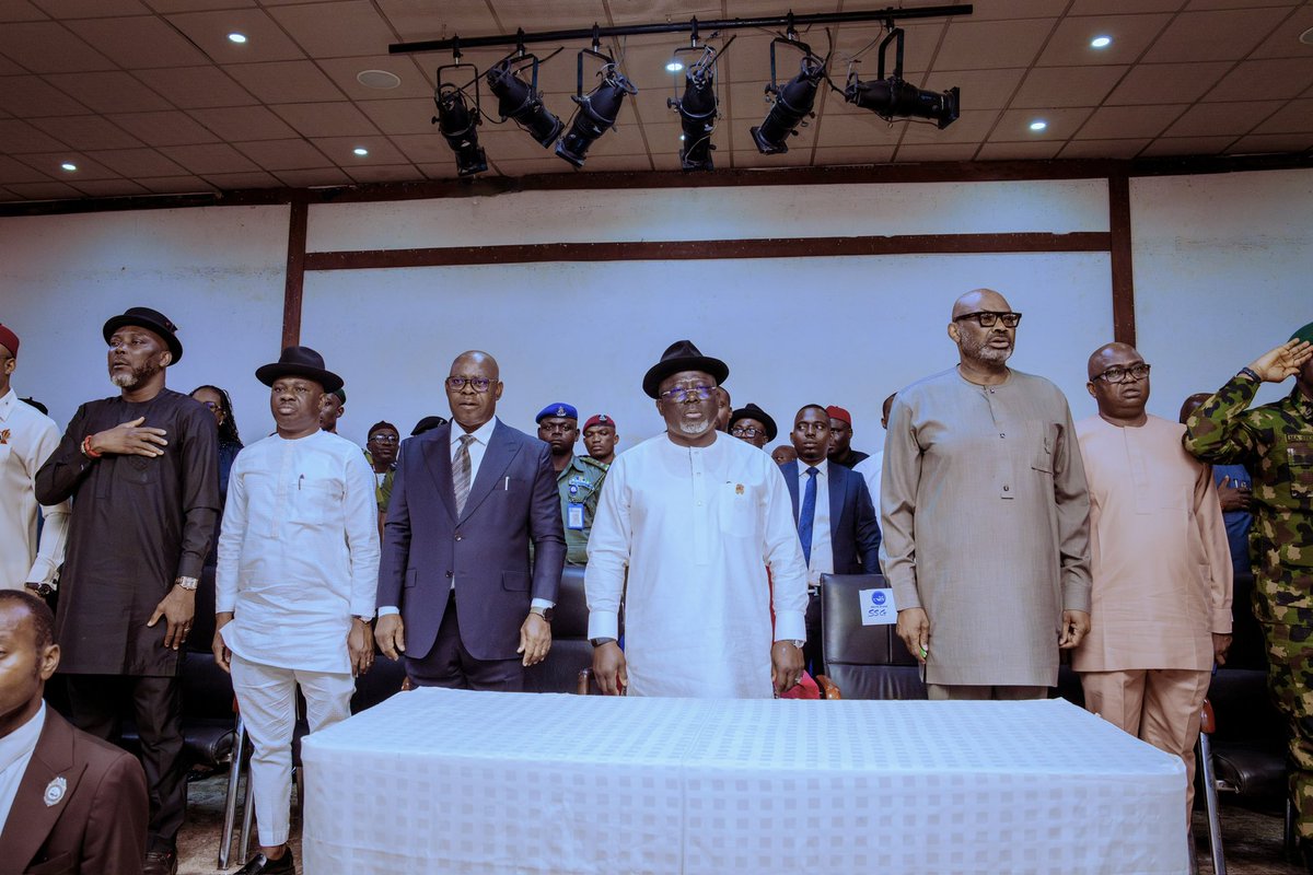 RtHonSheriff's tweet image. Today, I held a meeting with Service Commanders, House of Assembly members, Council Chairmen, traditional rulers, and members of the State Executive Council in Unity Hall, Government House, Asaba, to proffer solutions to the menace of kidnapping, ritual killings, drug abuse, and…