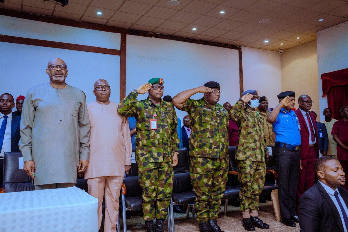 RtHonSheriff's tweet image. Today, I held a meeting with Service Commanders, House of Assembly members, Council Chairmen, traditional rulers, and members of the State Executive Council in Unity Hall, Government House, Asaba, to proffer solutions to the menace of kidnapping, ritual killings, drug abuse, and…