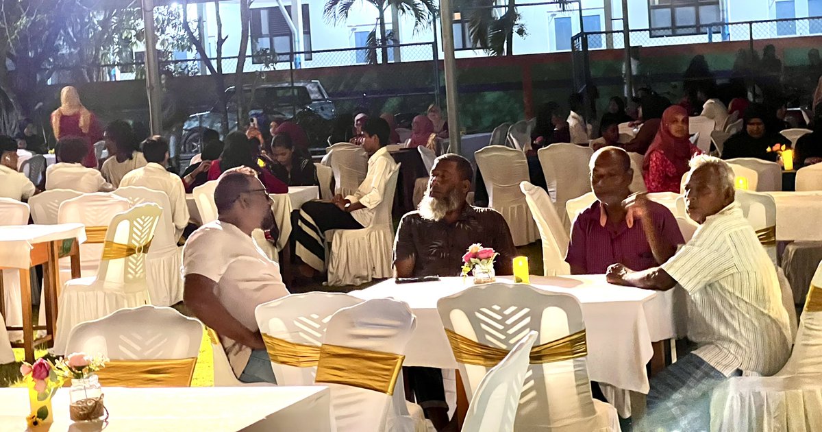 ޢީދު  ވެދުމާ  ދިއުމުގެ  ހަރަކާތުގައި އިޖުތިމާޢީ  އަދި  ޢާއިލީ  ތަރައްޤީއާ  ބެހޭ  ވަޒީރު ޑރ.  ޢާއިޝަތު  ޝިހާމް  ބައިވެރިވަޑައިގަތުން.

#އަޟްޙާޢީދު1446
#ދައުލަތުގެޓީމު