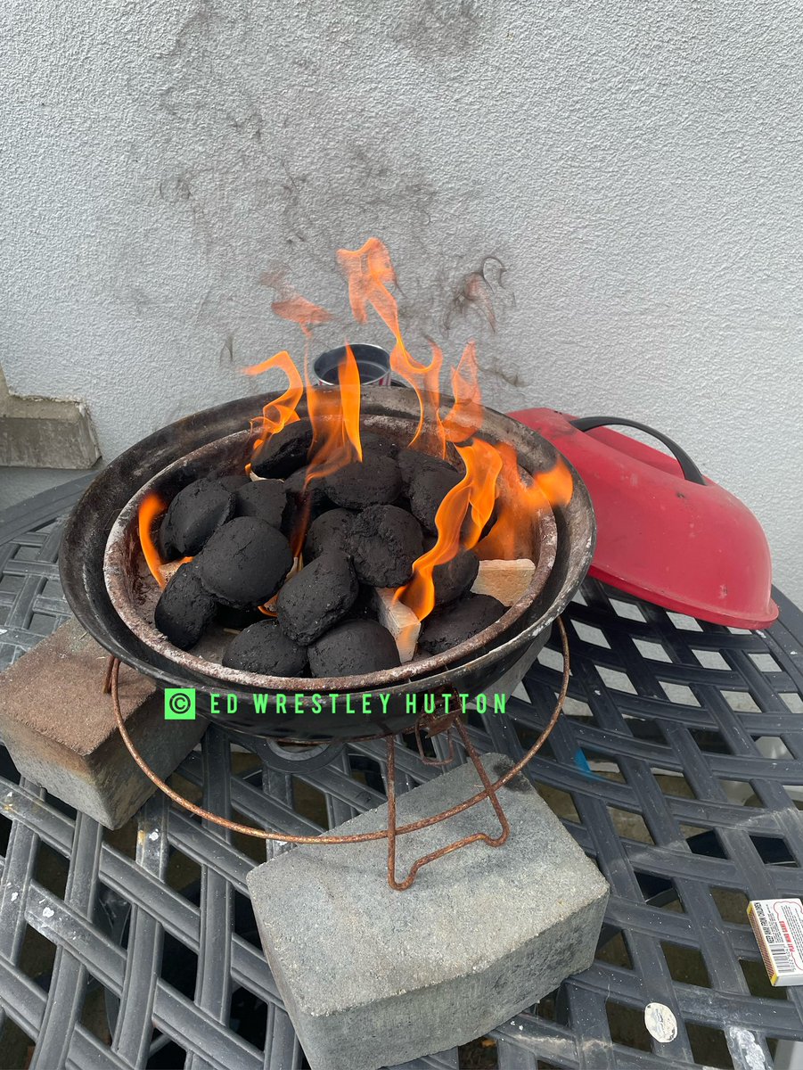 TjoLoLo7's tweet photo. “ed” #thesouthafricanabroad has been given a small chance for small Braai tonight

Before the rain returns 

Braaing alone 

Lamb Rump
Pork sausages
Avocado and beetroot salad 

#MyBraai
#MyDinner
#LekkerKos https://t.co/0TiZ8bspoU