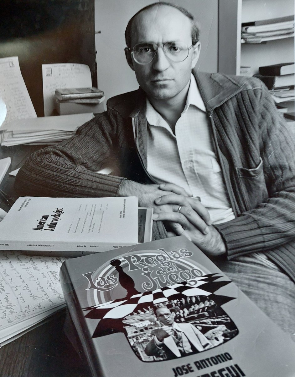 Hoy hace 20 años nos dejó mi padre, el sabio antropólogo José Antonio Jáuregui. Le sigo echando de menos todos los días y me encantaría poder escuchar su visión sobre el tribalismo humano en 2025. Os invito a descubrirle en esta serie recuperada por <a href="/rtve/">RTVE</a>
rtve.es/play/videos/la…