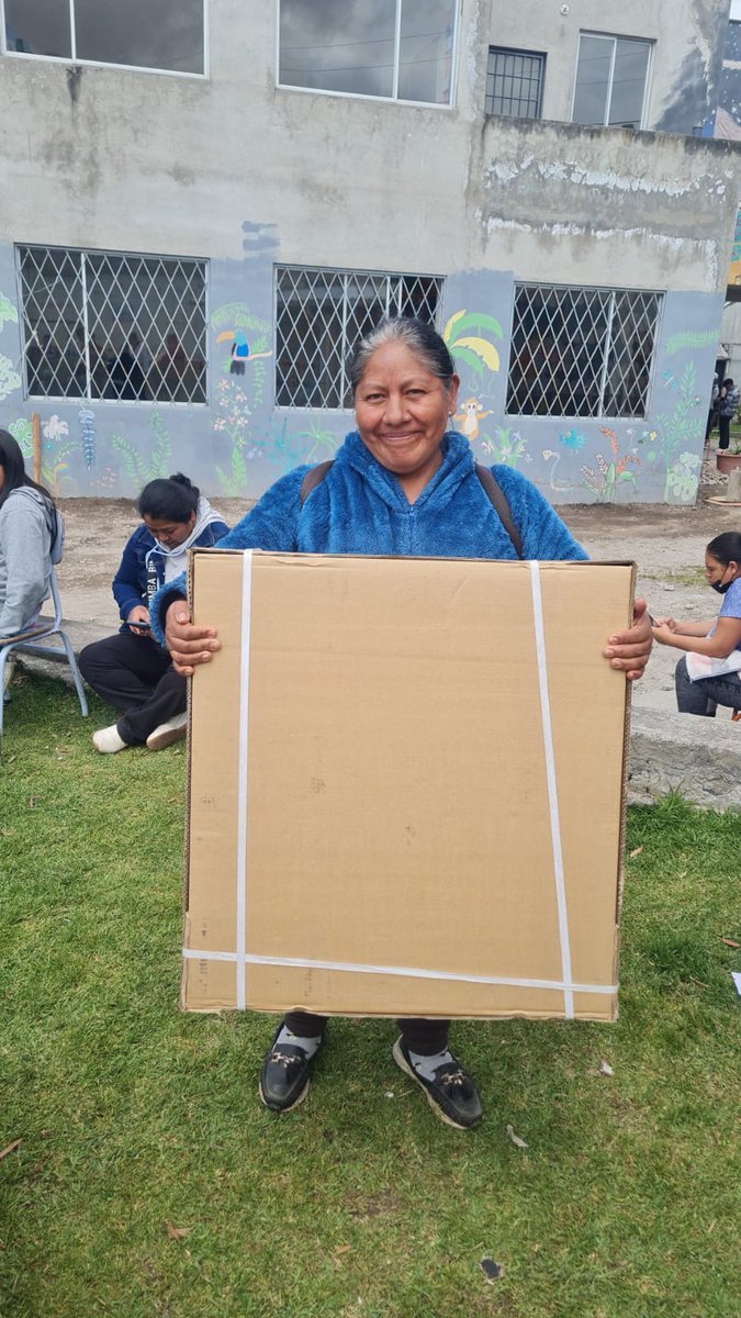 FECODES's tweet photo. Entrega de ayudas técnicas a la Fundación #ECUASOL  en el sector de la pulida Noroccidente de Quito durante el agasajo por el #DíaDelNiño, una jornada llena de juegos, música y emoción. Porque celebrar su niñez es también cuidar su futuro. 🎉💛
Seguimos #DejandoHuella 🦷🦻🇪🇨 https://t.co/tiHbdrFgGK